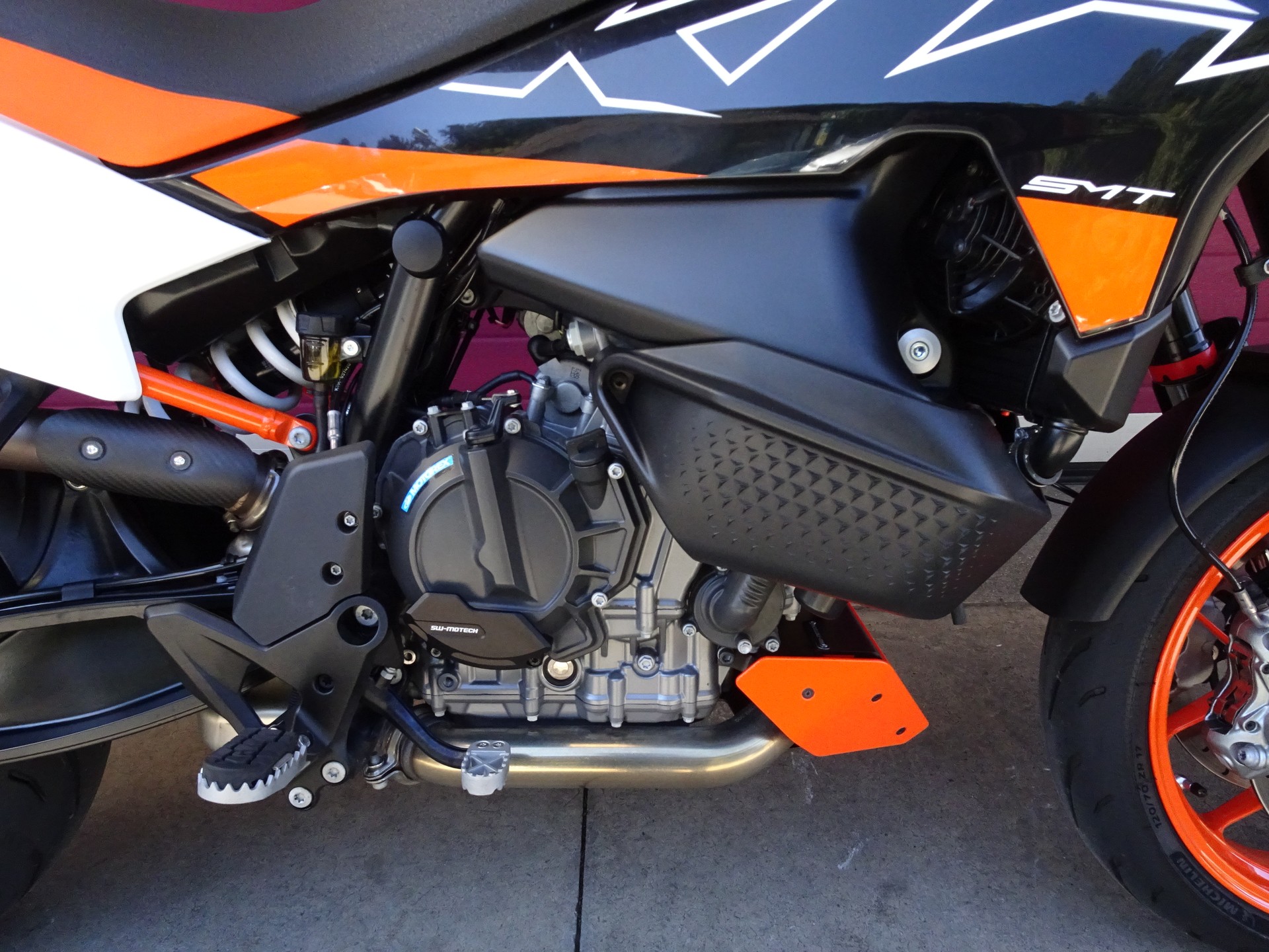 KTM 890 SMT-image-9