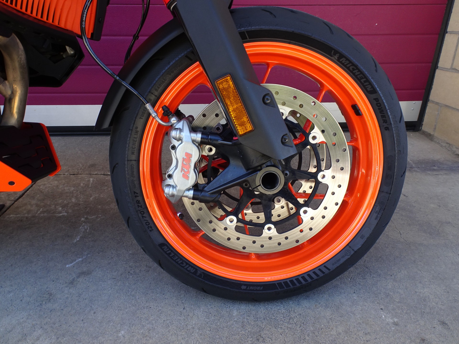 KTM 890 SMT-showroom-element-1