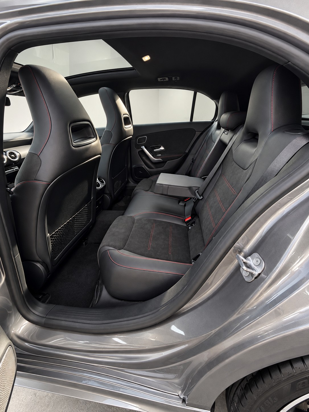 MERCEDES-BENZ A 200 AMG Line-image-4