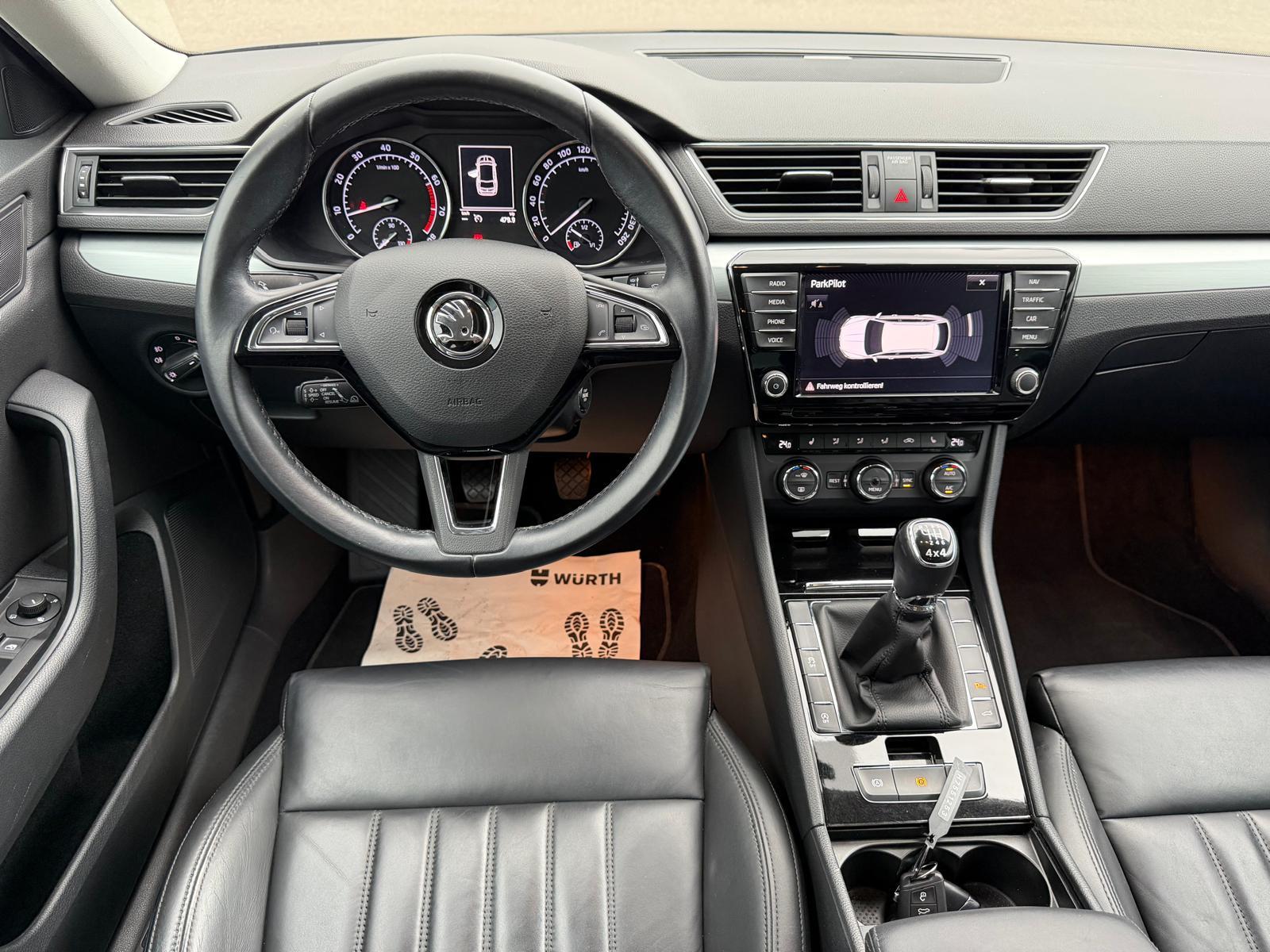 SKODA Superb Combi 1.4 TSI Style 4x4-image-8