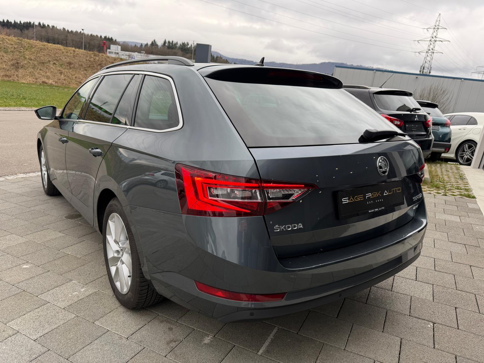 SKODA Superb Combi 1.4 TSI Style 4x4-image-4