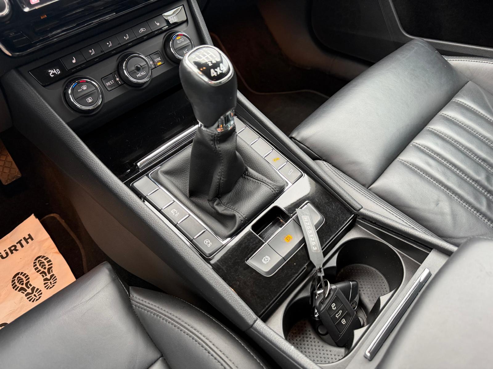 SKODA Superb Combi 1.4 TSI Style 4x4-image-13