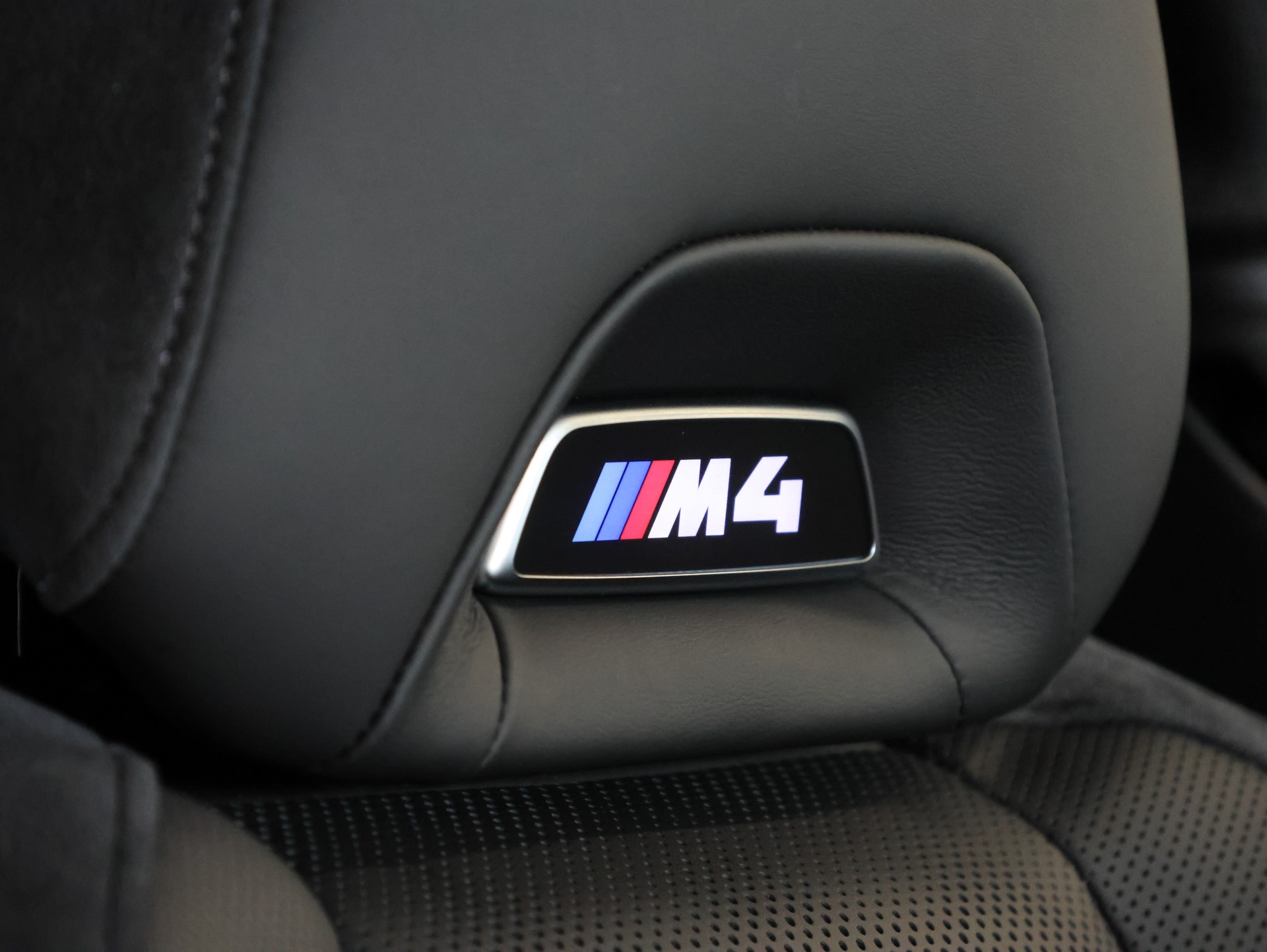 BMW M4 Coupé Competition M xDrive *SKYSCRAPER-GRAU LACKIERUNG*-image-22