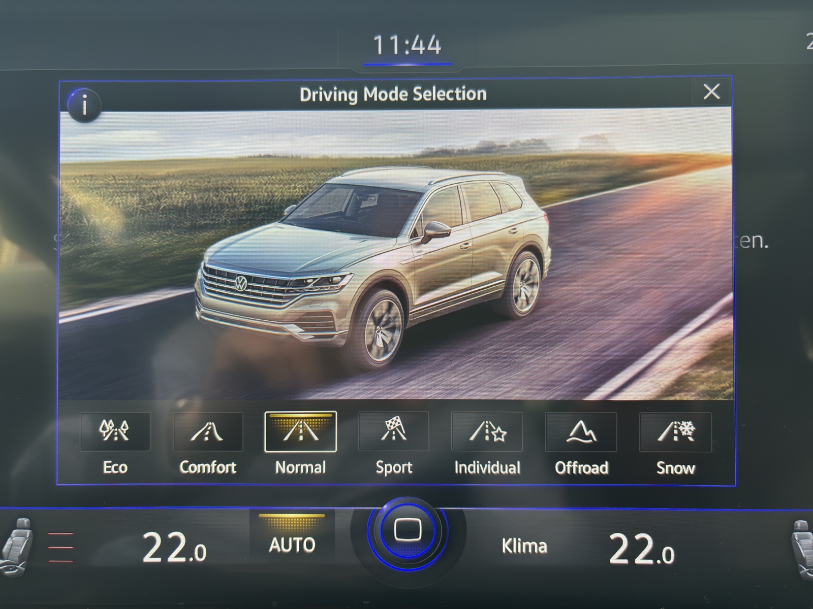 VW Touareg 3.0 TDI R Line Tiptronic mit AHK, Panorama-Ausstell-/Schiebedach, Standheizung & Winterräder-image-22