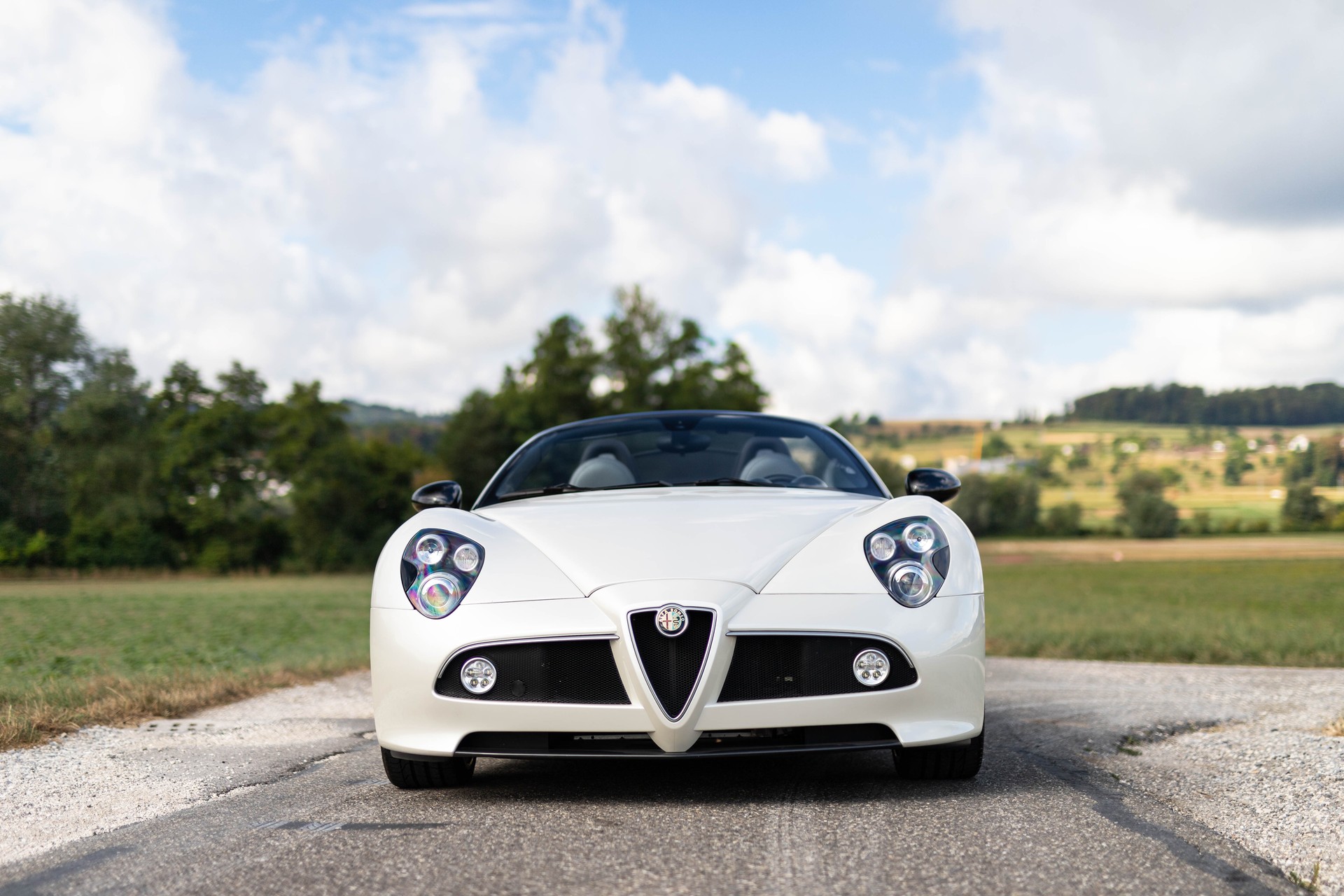 ALFA ROMEO 8C Competizione Spider-showroom-element-3