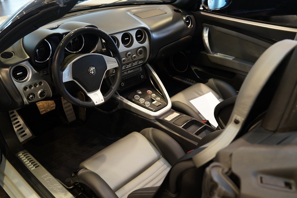 ALFA ROMEO 8C Competizione Spider-image-10