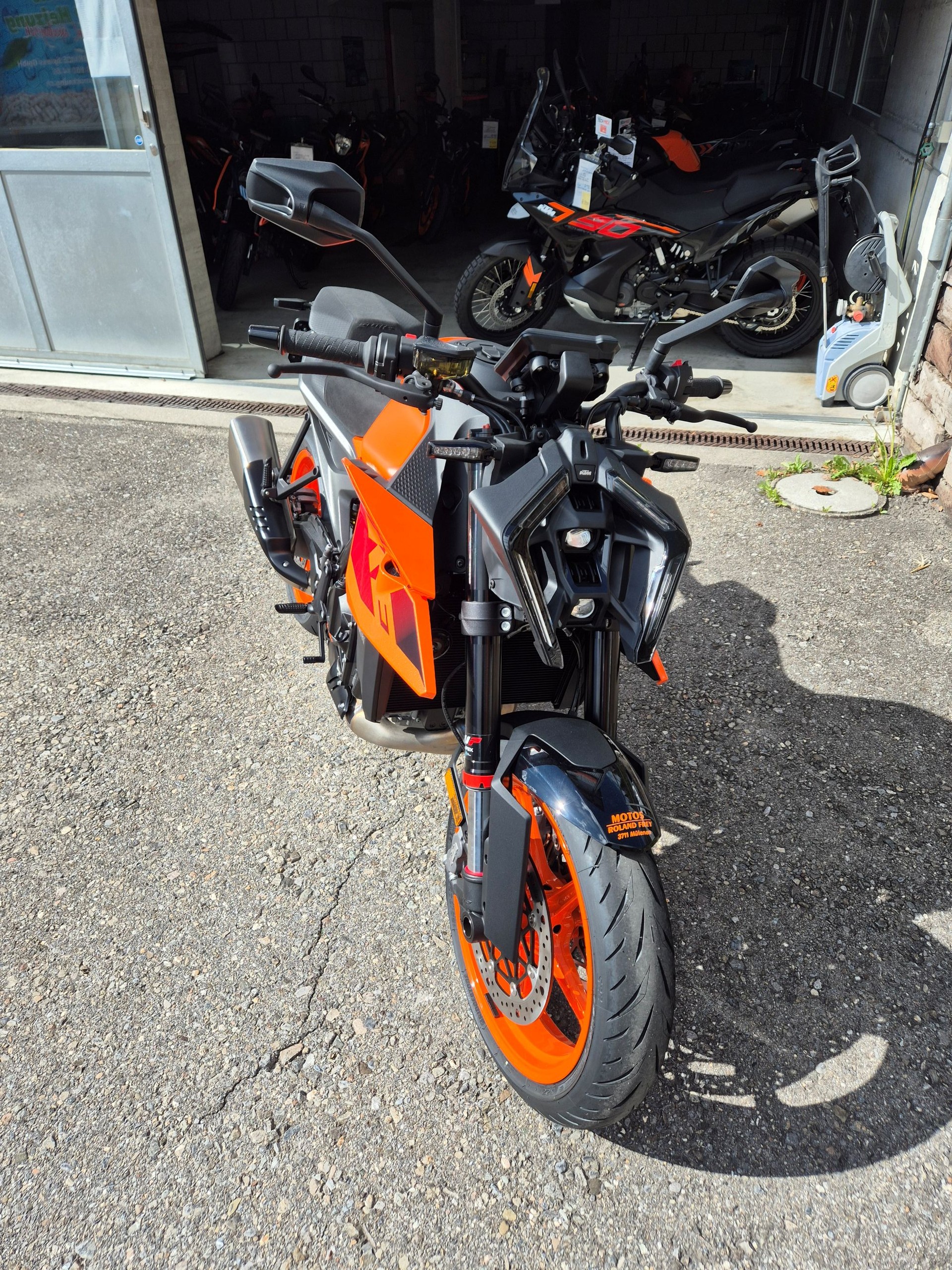 KTM 990 Duke-image-2
