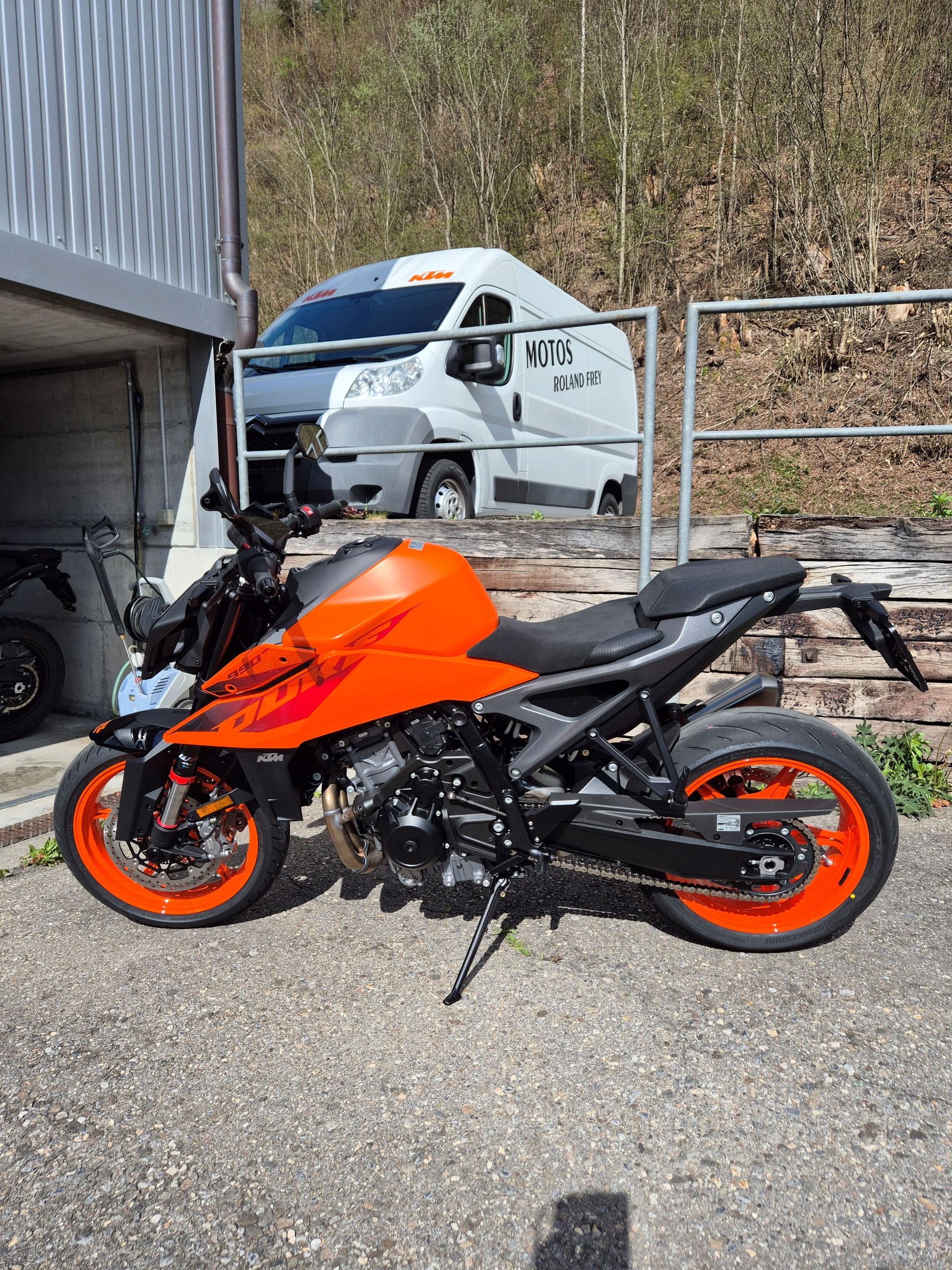 KTM 990 Duke-image-1