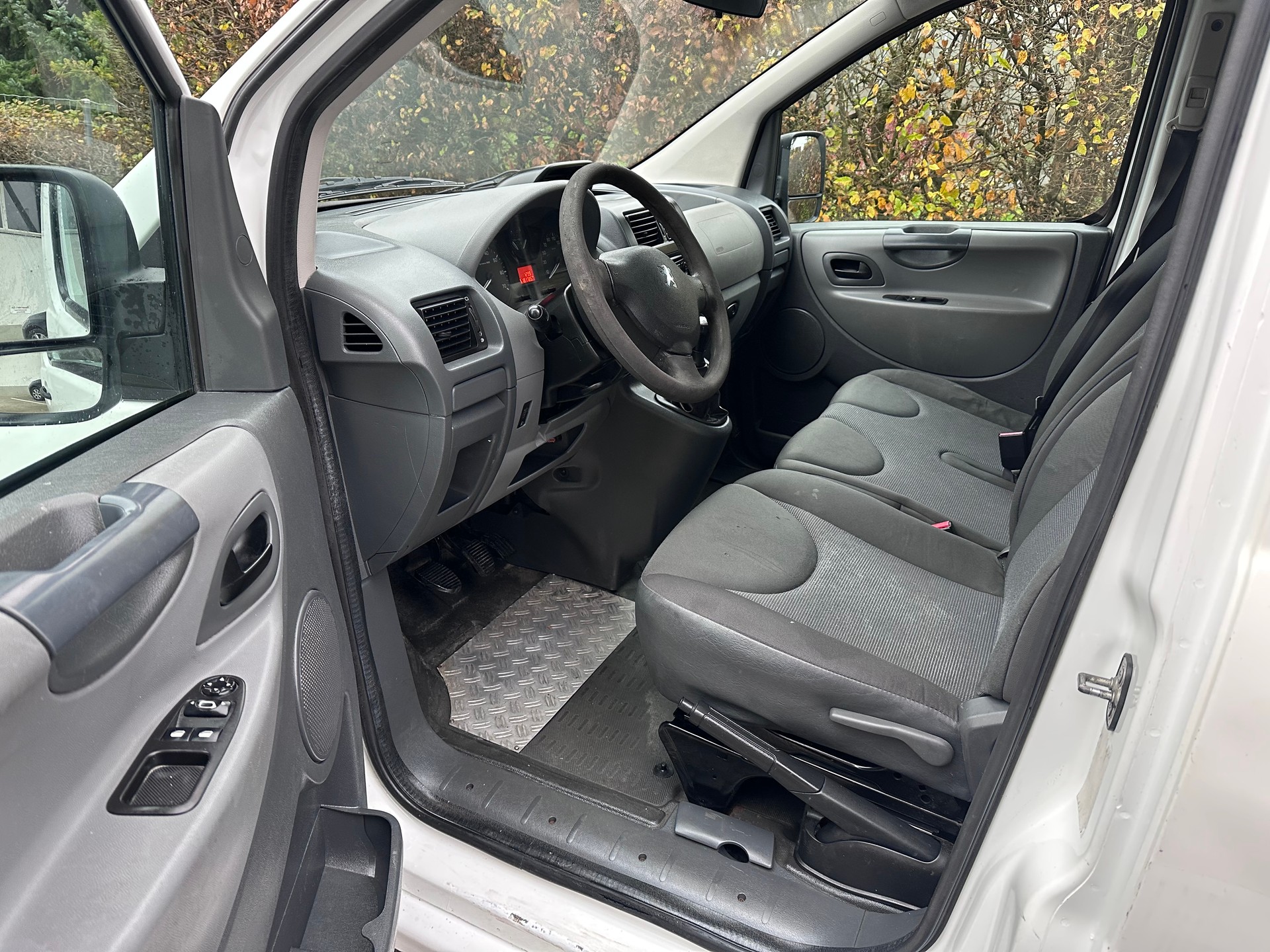 PEUGEOT Expert 2.0i 16V 227 L1H1-image-9