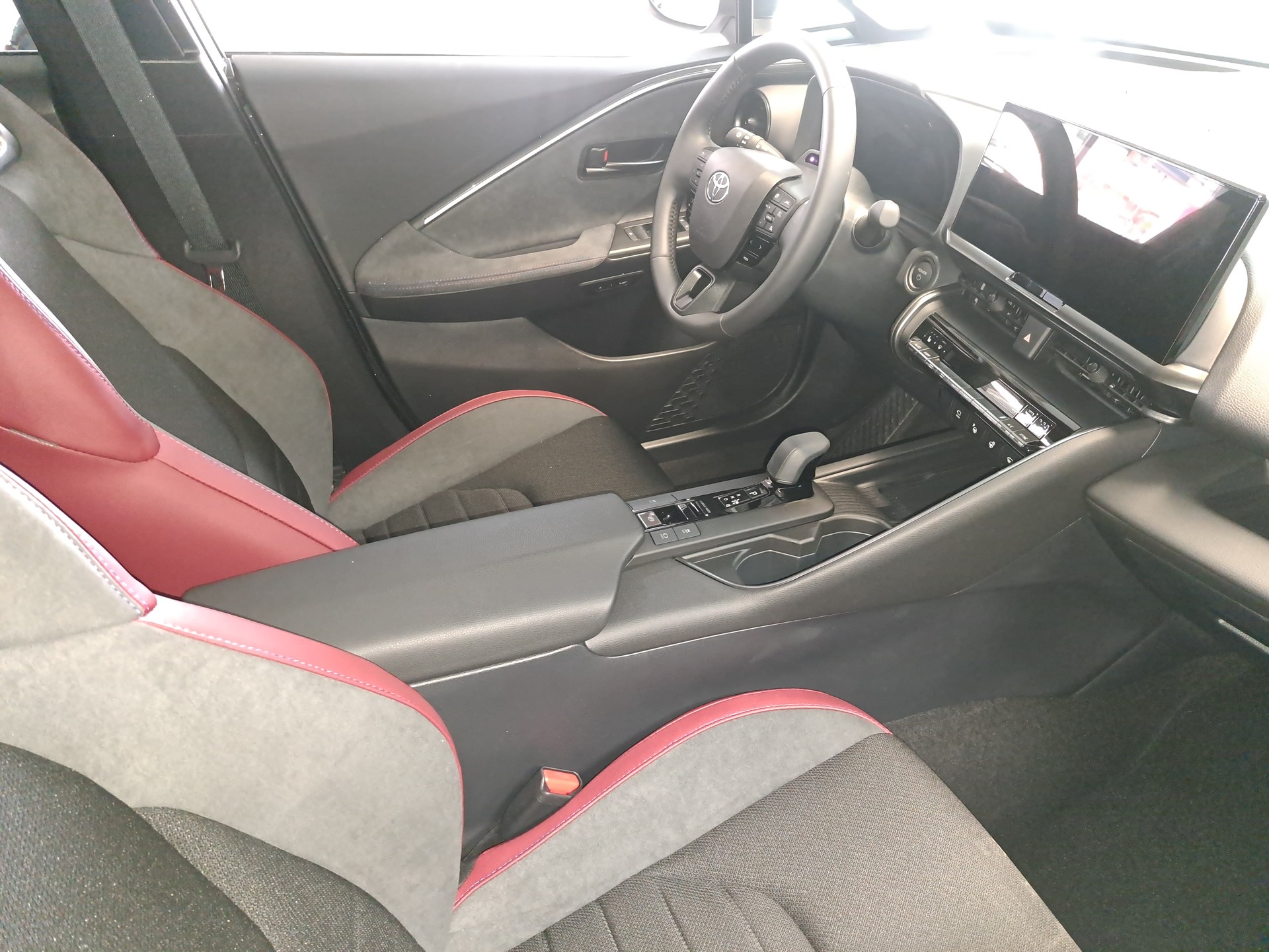 TOYOTA C-HR 2.0 HSD CVT Style Premiere 4WD-image-5