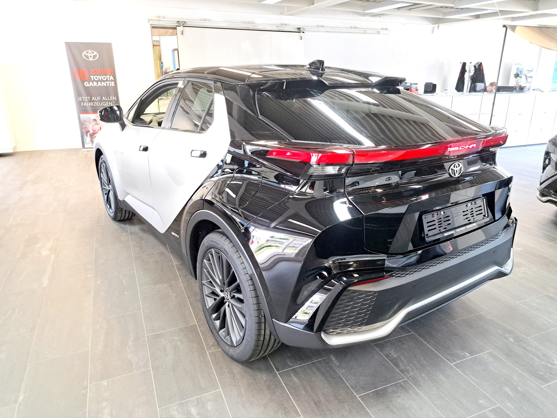 TOYOTA C-HR 2.0 HSD CVT Style Premiere 4WD-image-10