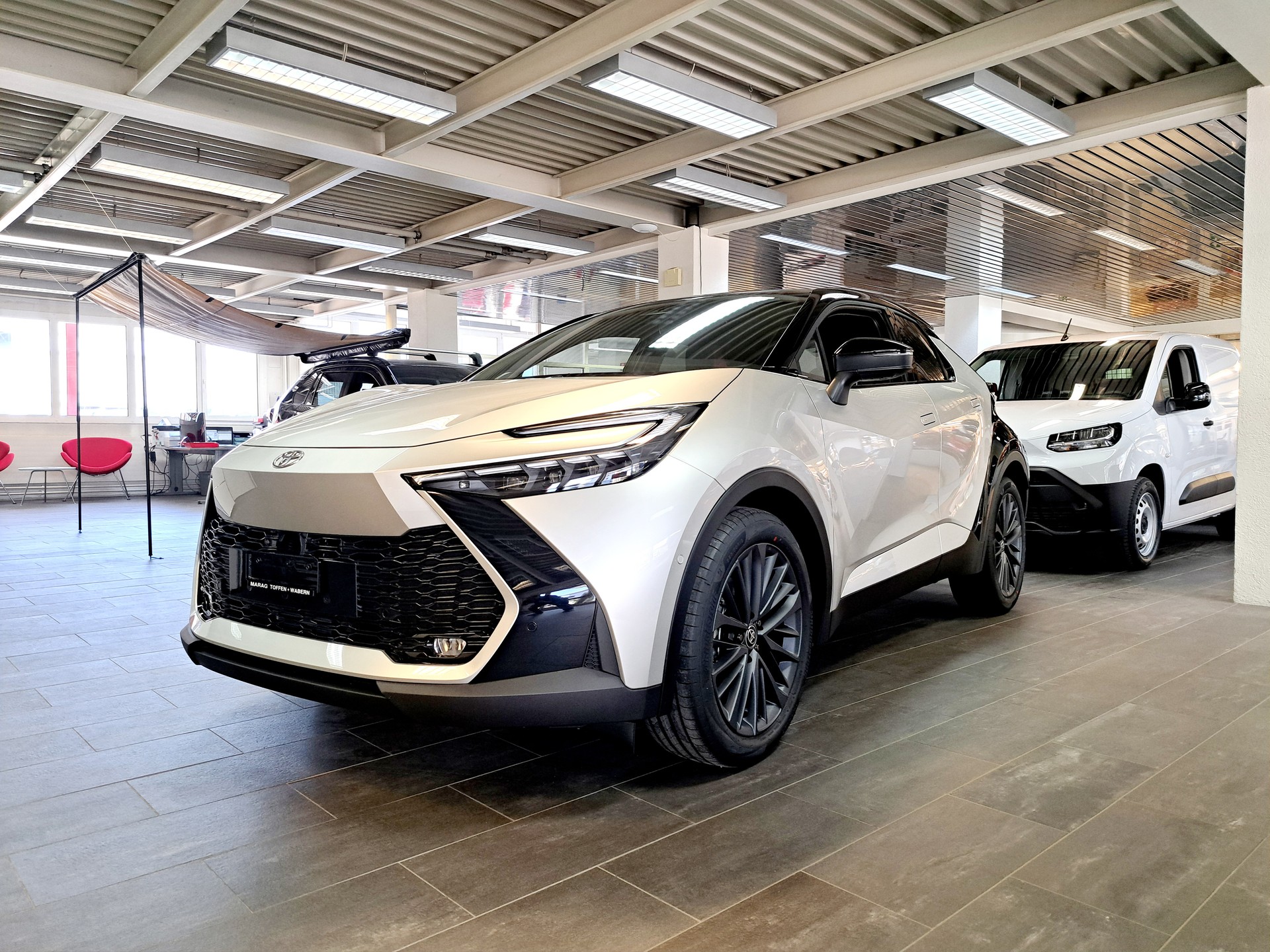 TOYOTA C-HR 2.0 HSD CVT Style Premiere 4WD-image-1