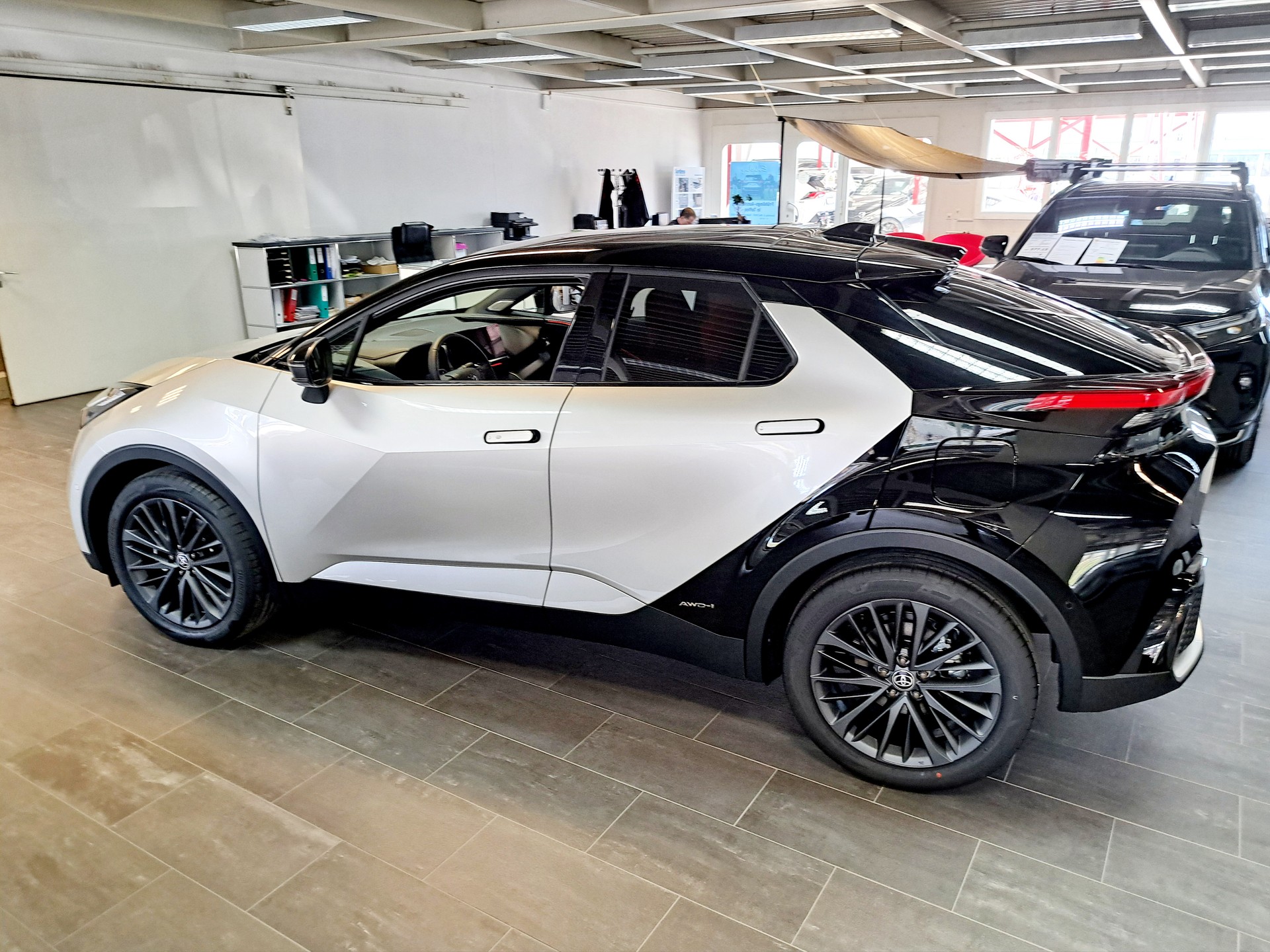 TOYOTA C-HR 2.0 HSD CVT Style Premiere 4WD-image-11