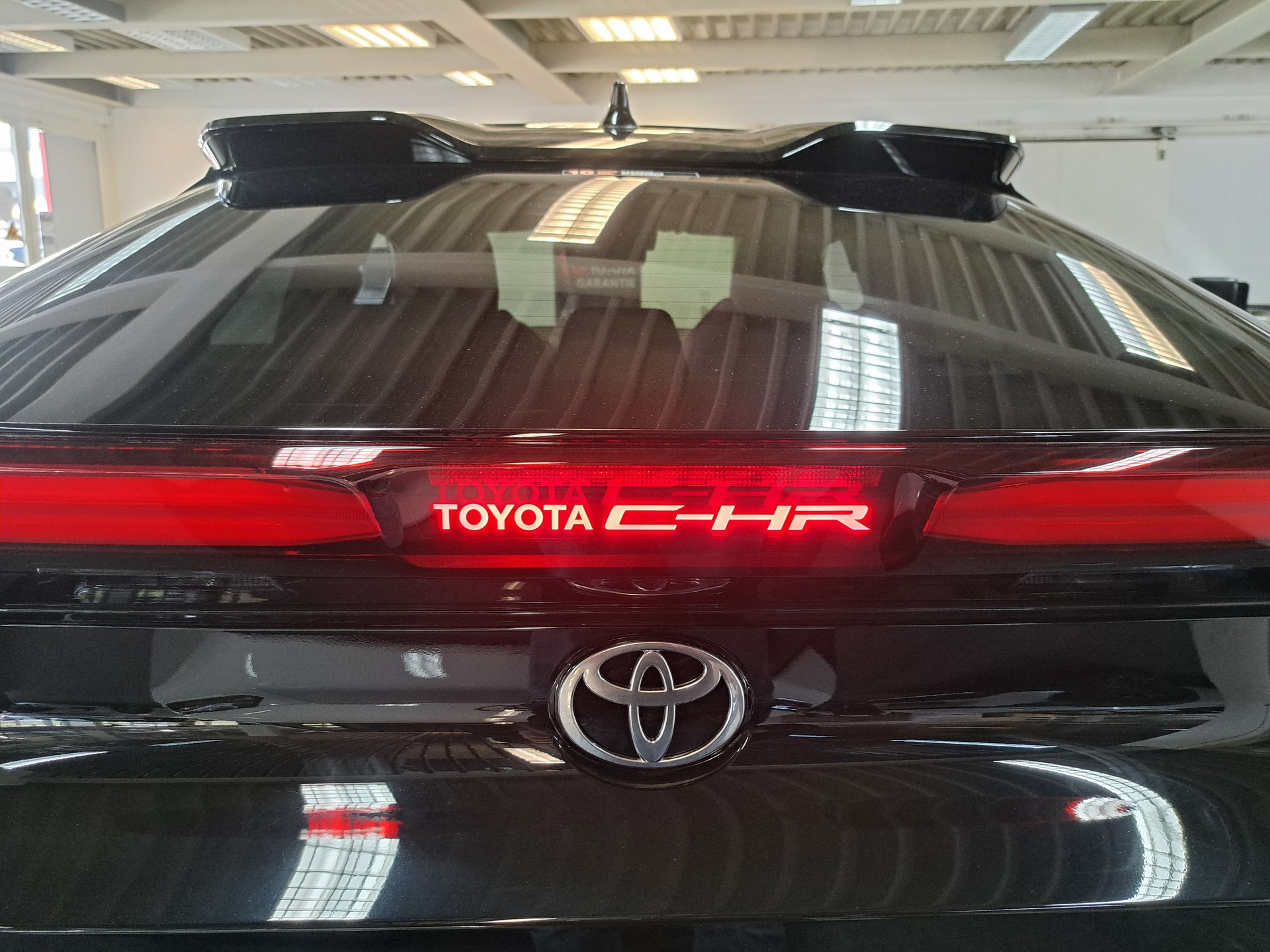 TOYOTA C-HR 2.0 HSD CVT Style Premiere 4WD-image-9