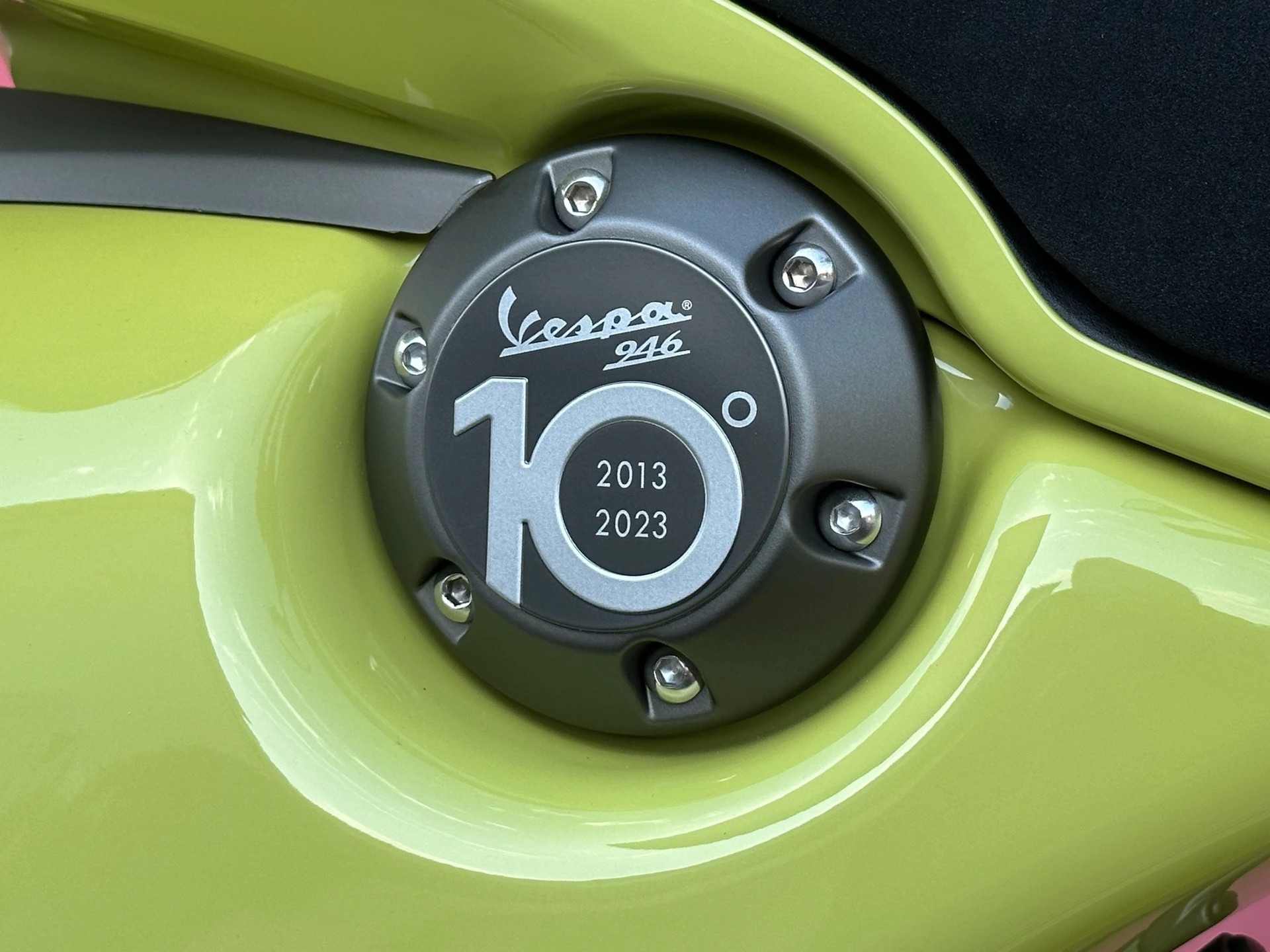 PIAGGIO Vespa 946 125 "BUNNY" 10° Anniversario-image-1