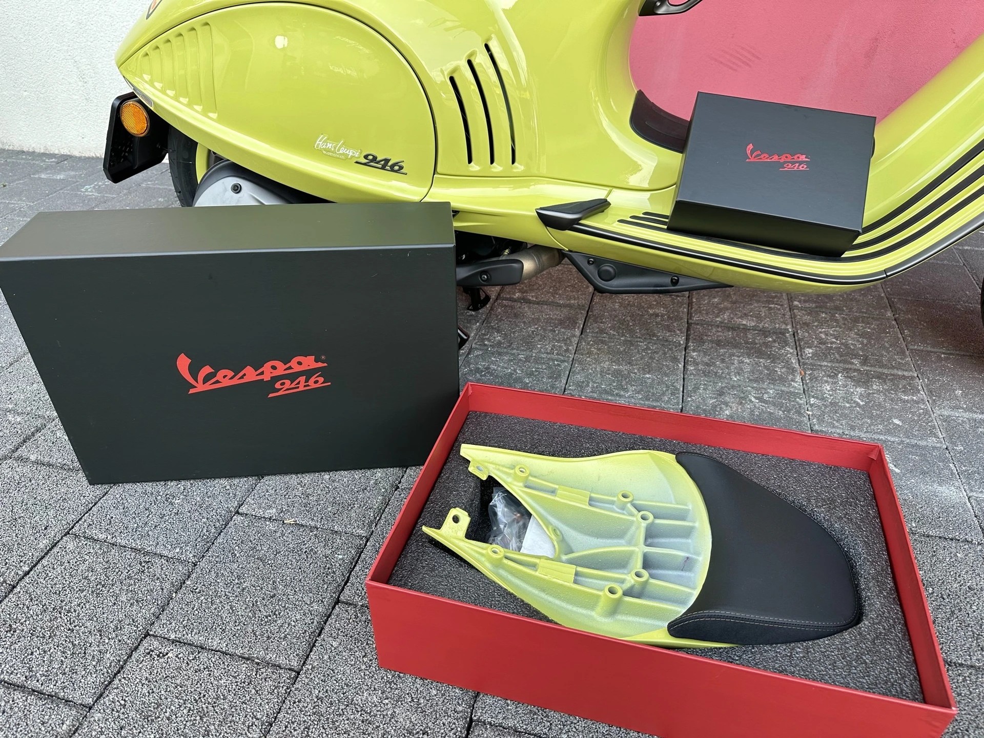 PIAGGIO Vespa 946 125 "BUNNY" 10° Anniversario-image-6