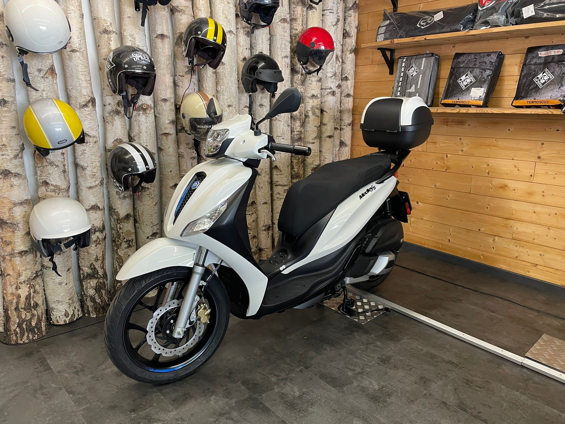 PIAGGIO Medley 125 Sport-image-1