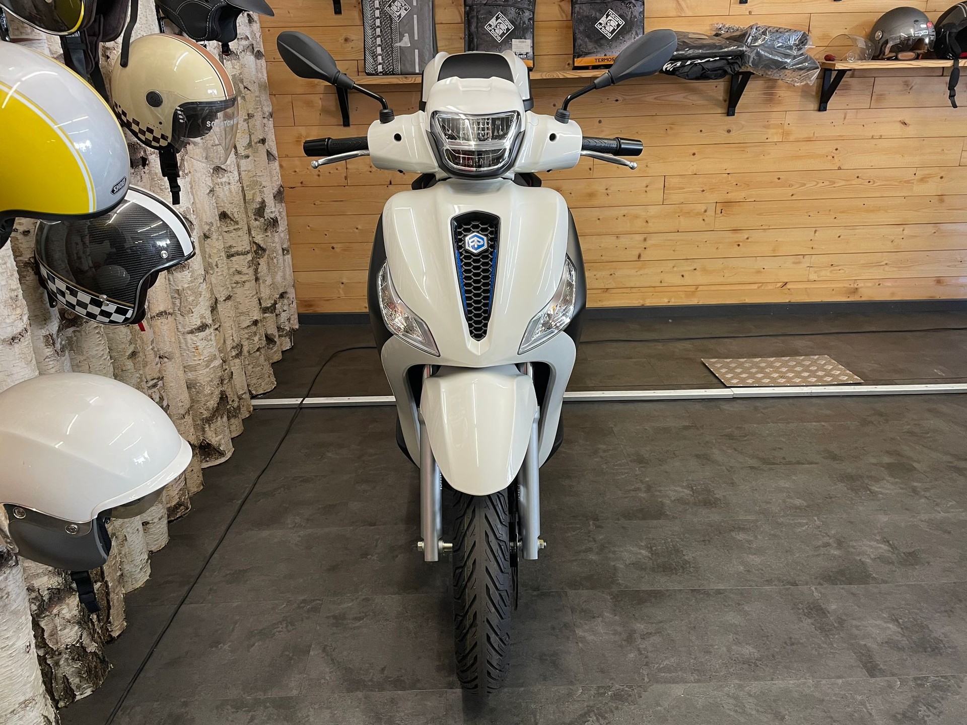 PIAGGIO Medley 125 Sport-image-2