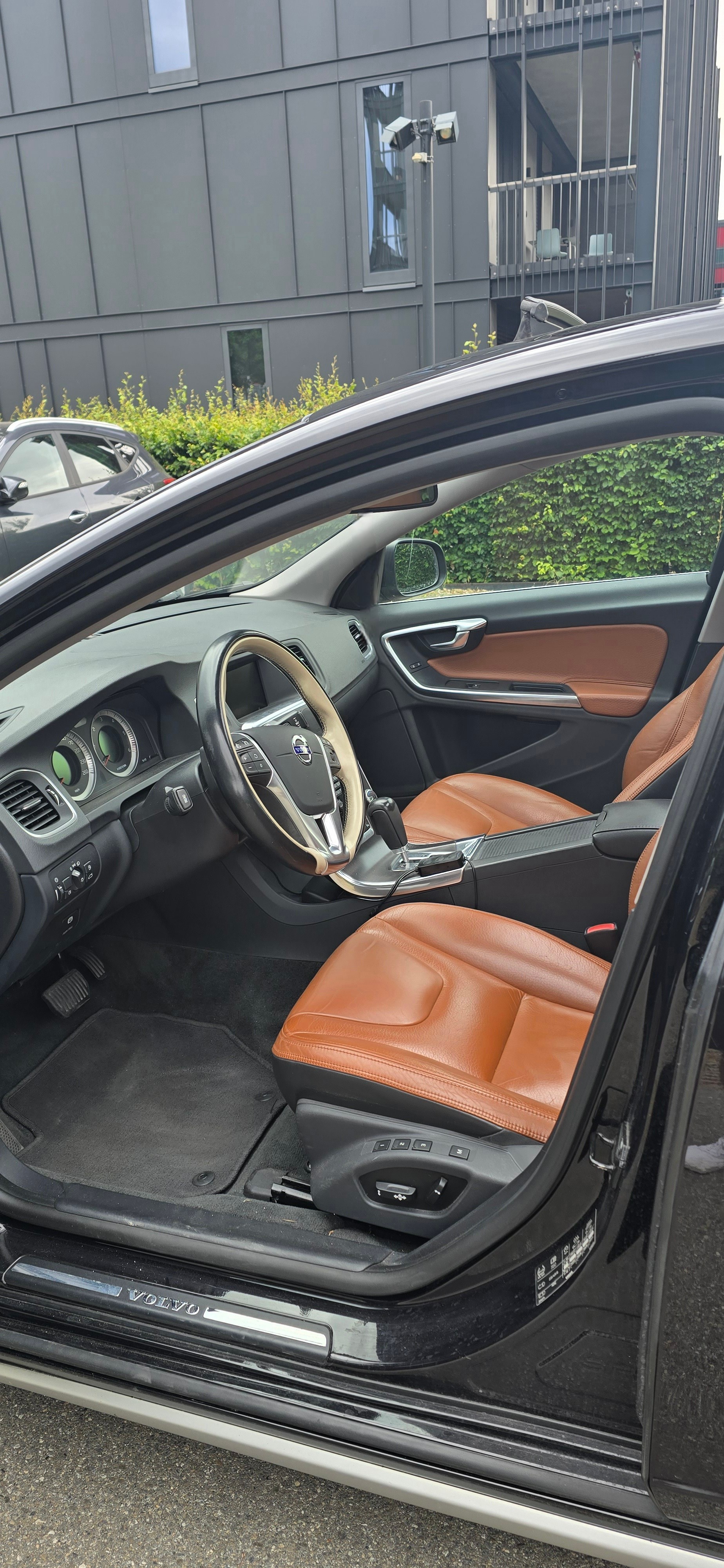 VOLVO S60 D3 Summum Geartronic Frisch MFK geprüft-image-4