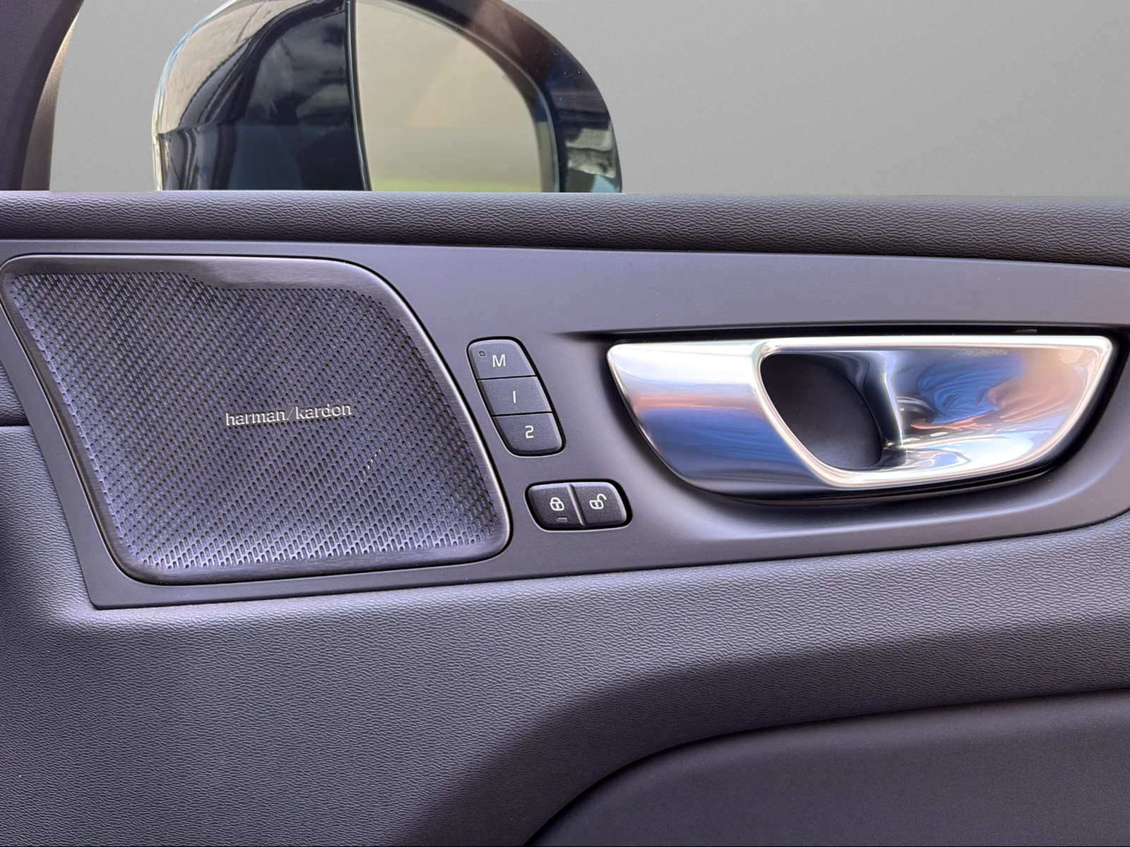 VOLVO XC60 T6 eAWD PluginHybrid Ultra Dark Geartronic-image-12