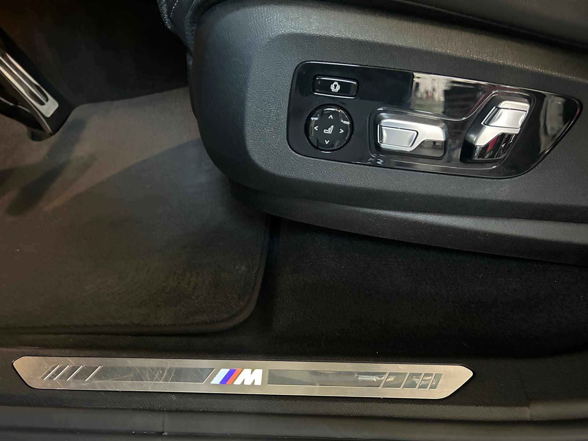 BMW X5 xDrive 30d Steptronic M-Sport*Soft Close*22Zoll Alufelgen*AHK 3.5 Tonnen*7Sitzplätze*Luftfahrwerk*Harmon Kardon Sound*-image-10