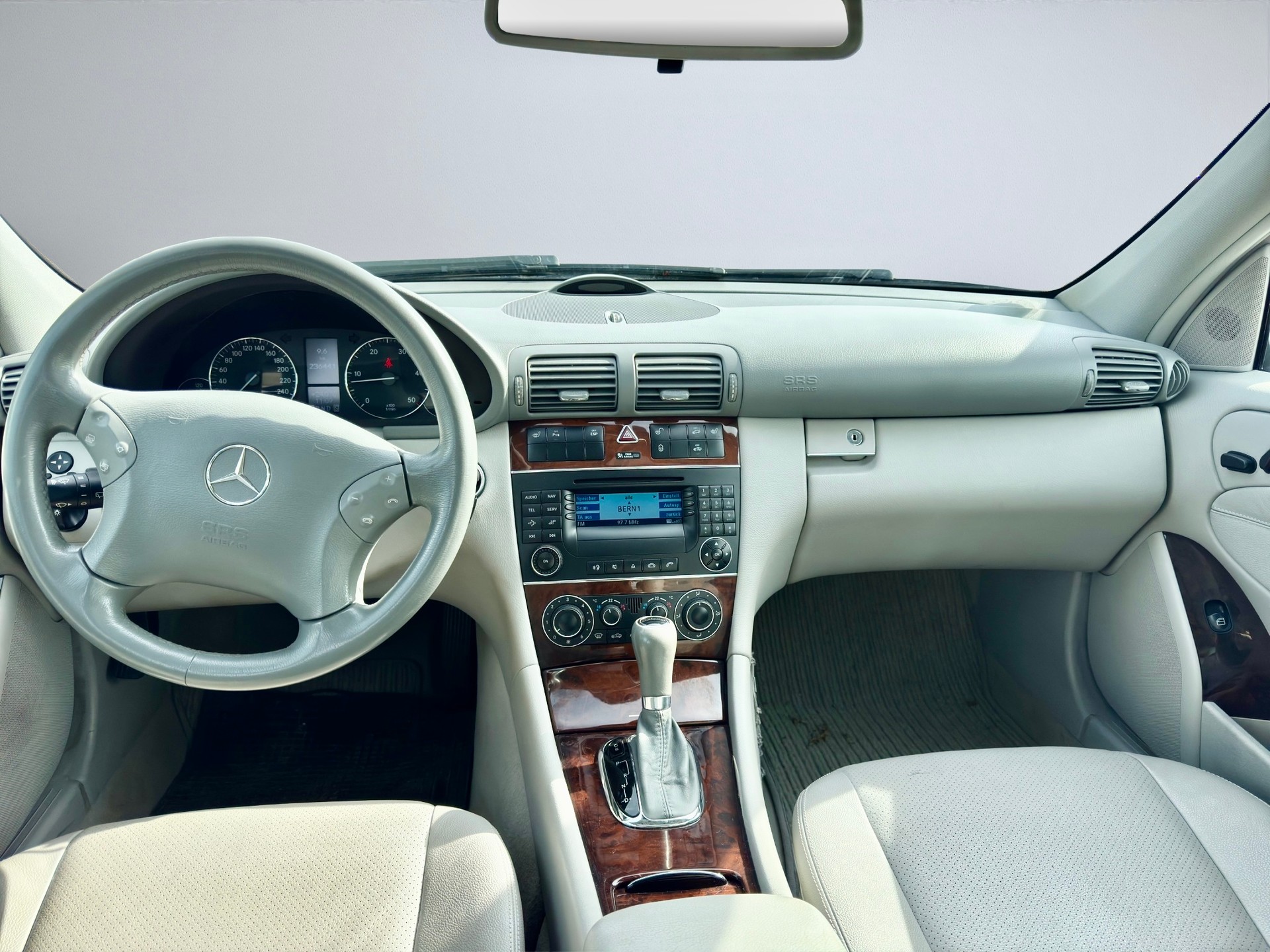 MERCEDES-BENZ C 320 CDI Elegance AMG Sport Edition-image-11