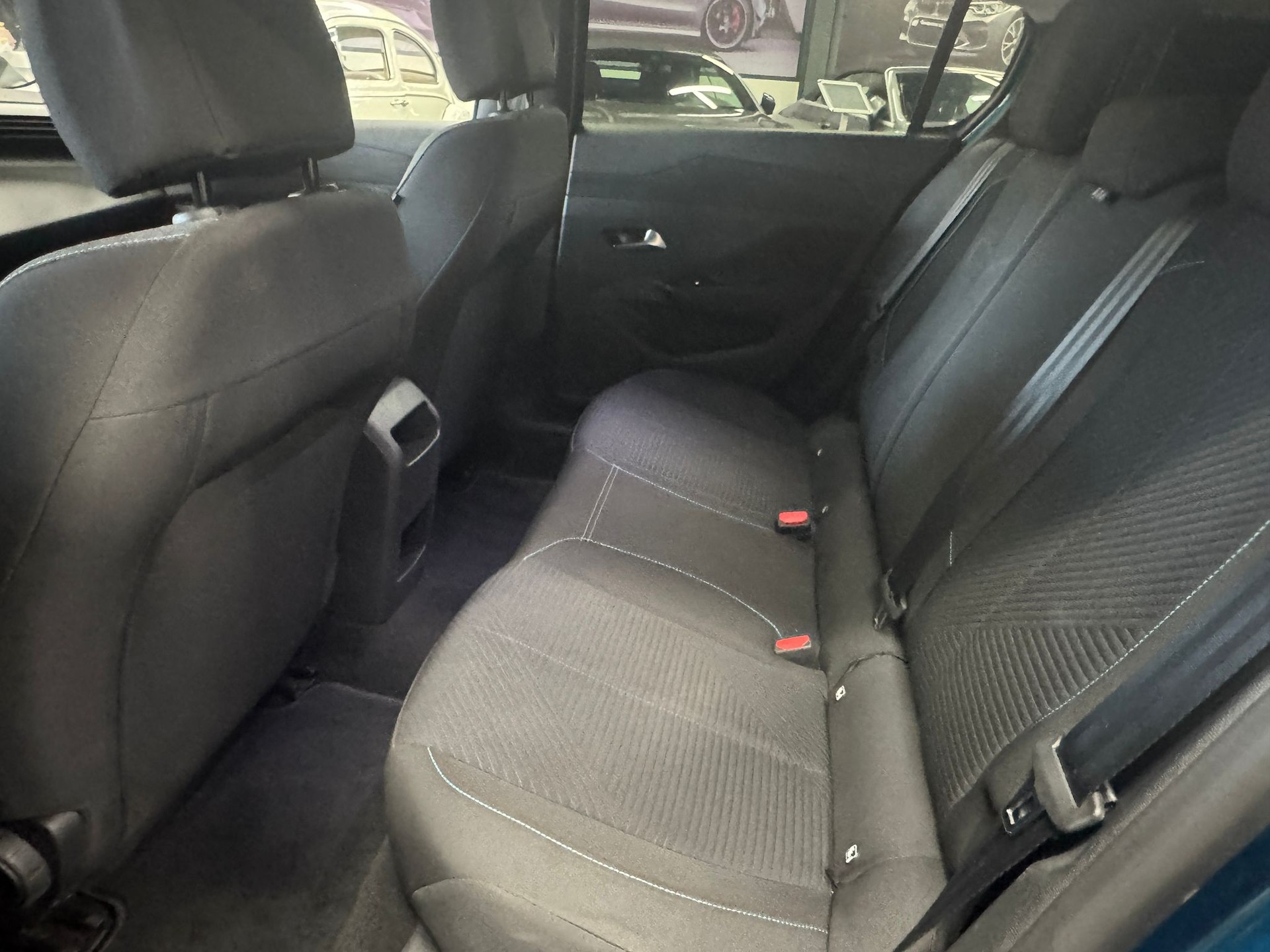PEUGEOT 308 1.2i Style EAT8-image-9