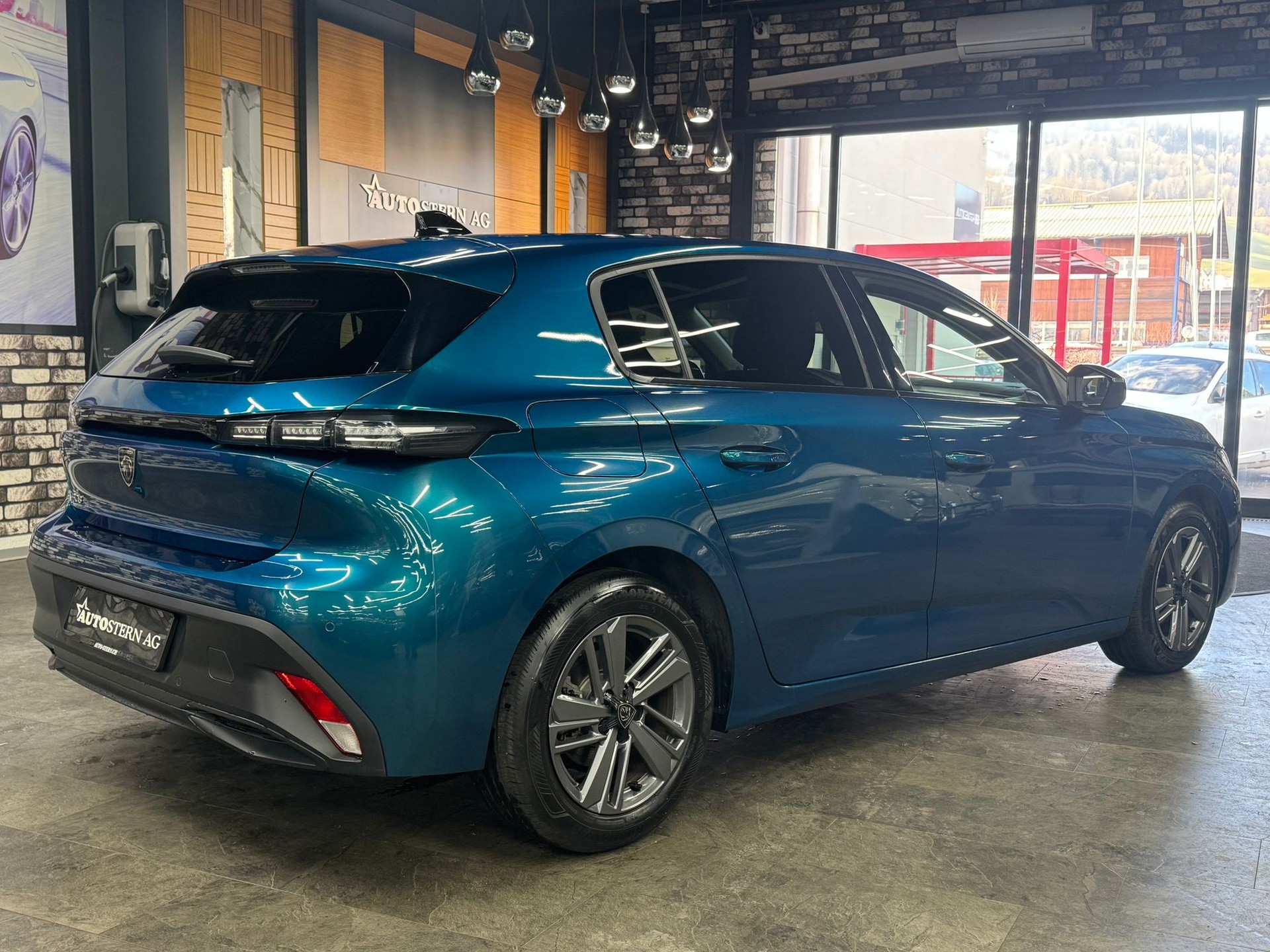 PEUGEOT 308 1.2i Style EAT8-showroom-element-3