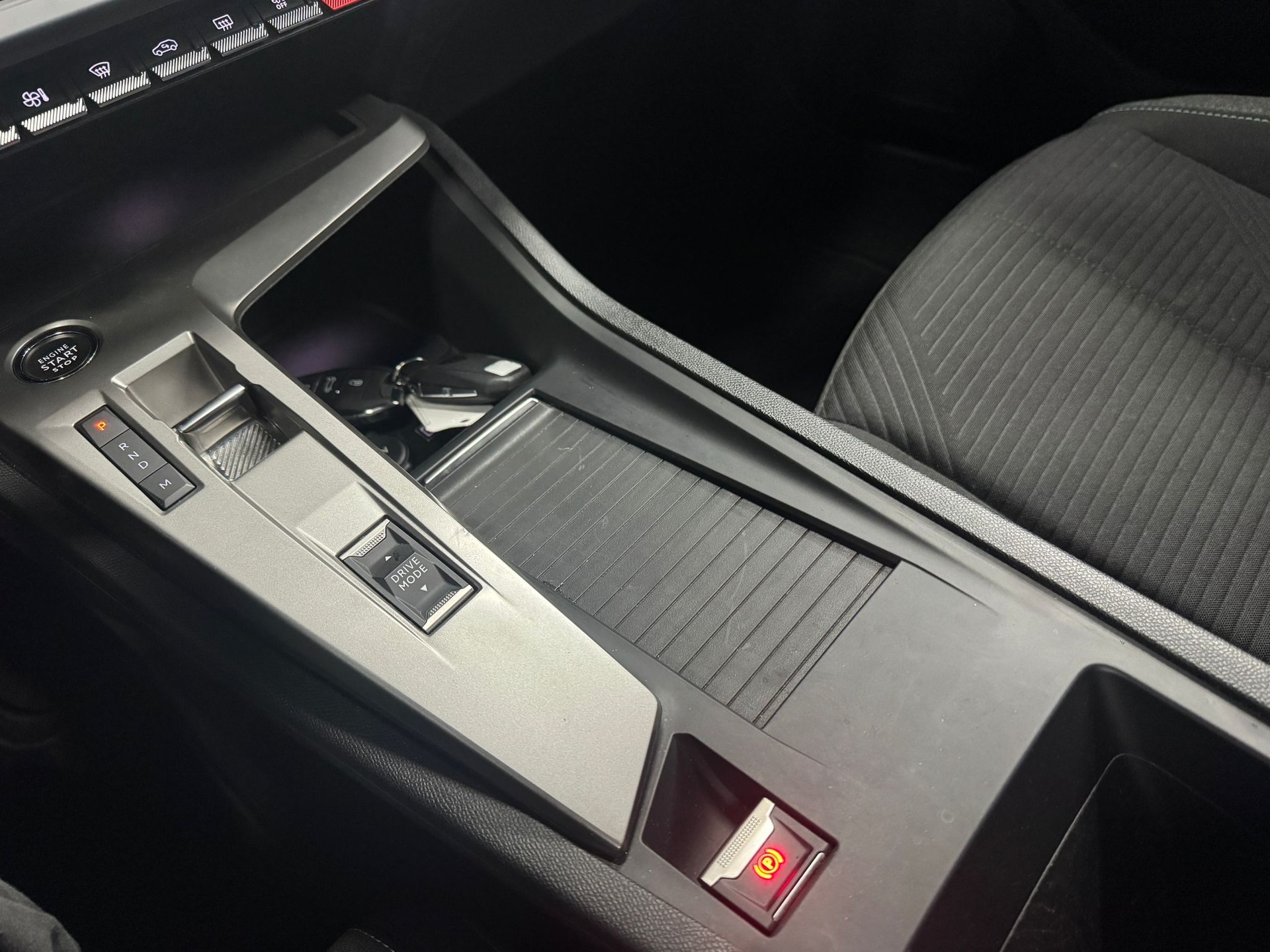 PEUGEOT 308 1.2i Style EAT8-image-8