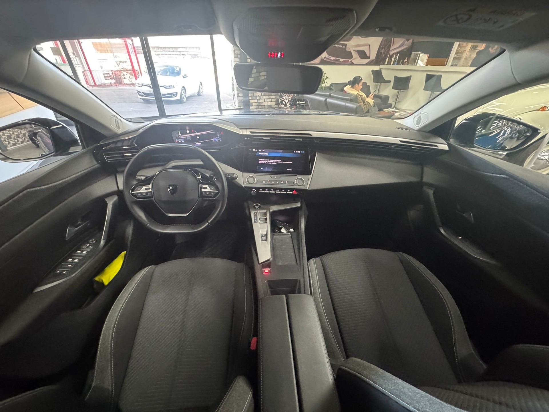 PEUGEOT 308 1.2i Style EAT8-image-6
