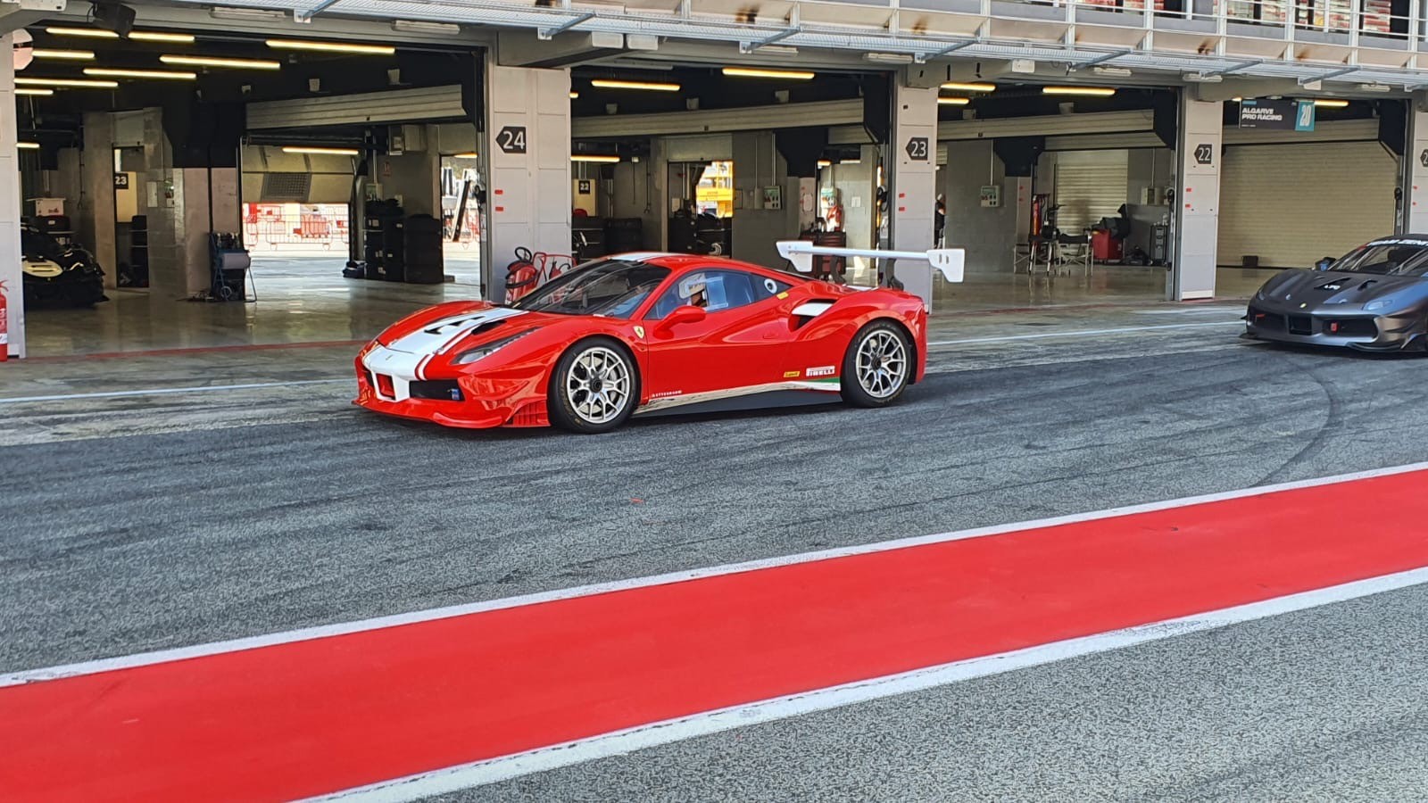 FERRARI 488 Challenge-image-2