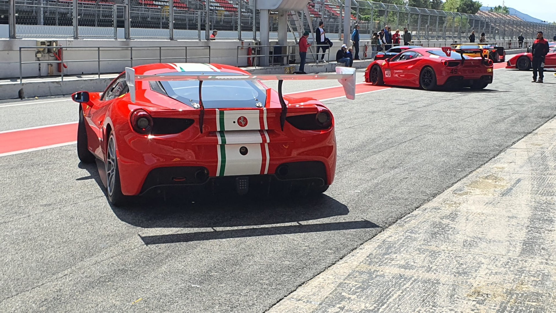 FERRARI 488 Challenge-image-3