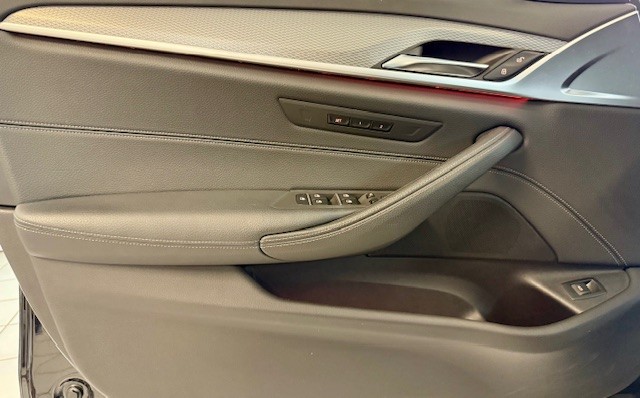 BMW 540i xDrive Steptronic M Sport-image-18