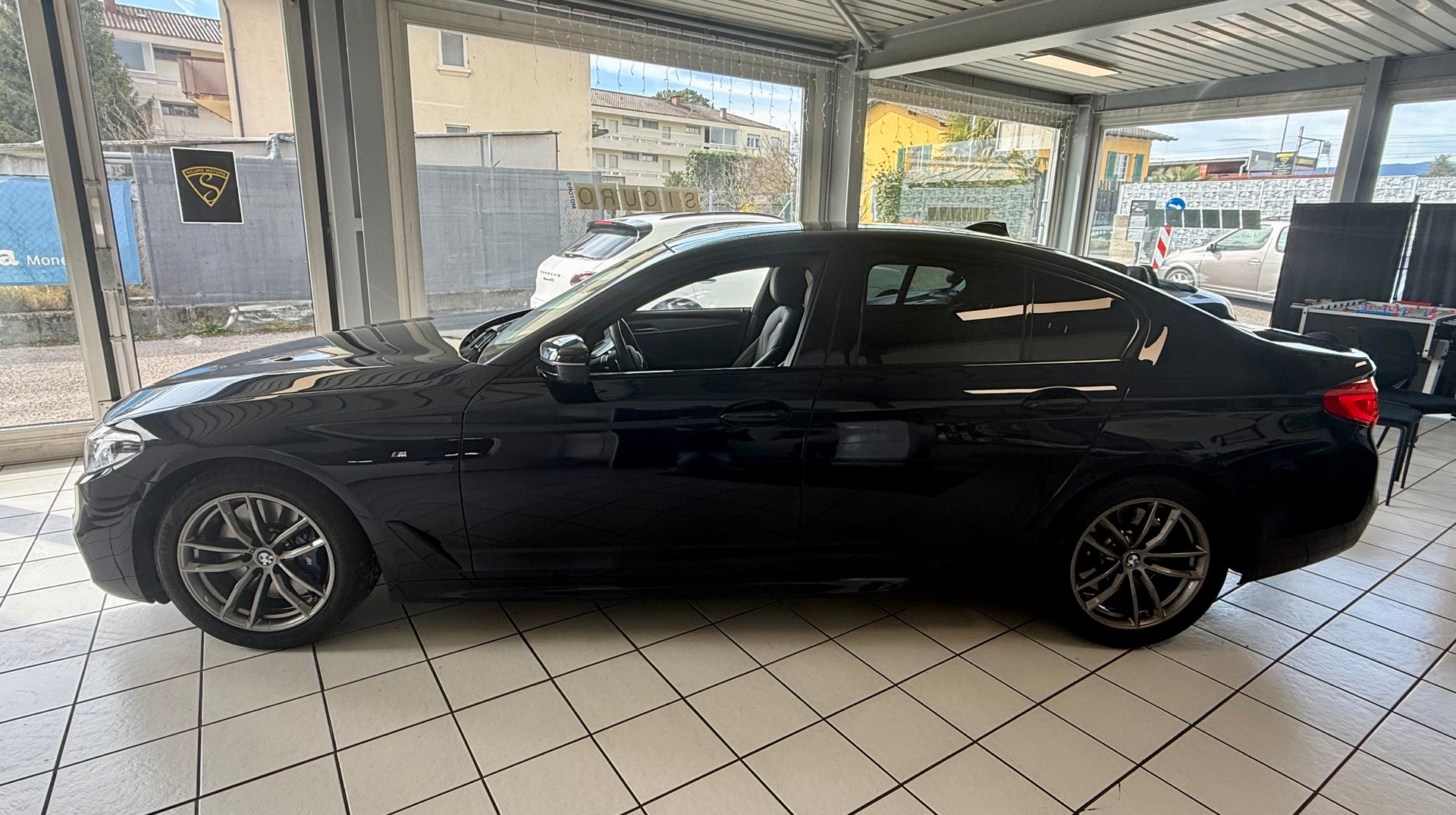 BMW 540i xDrive Steptronic M Sport-image-5