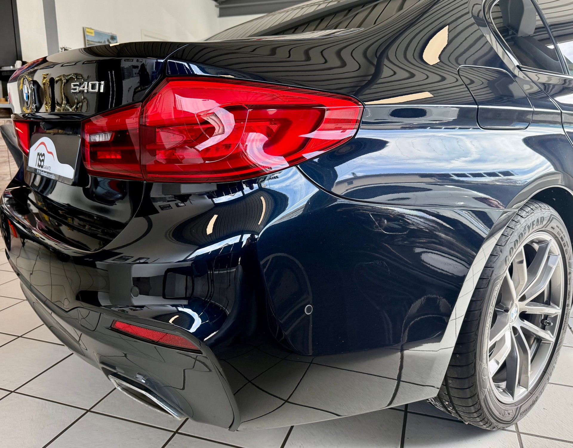 BMW 540i xDrive Steptronic M Sport-image-9