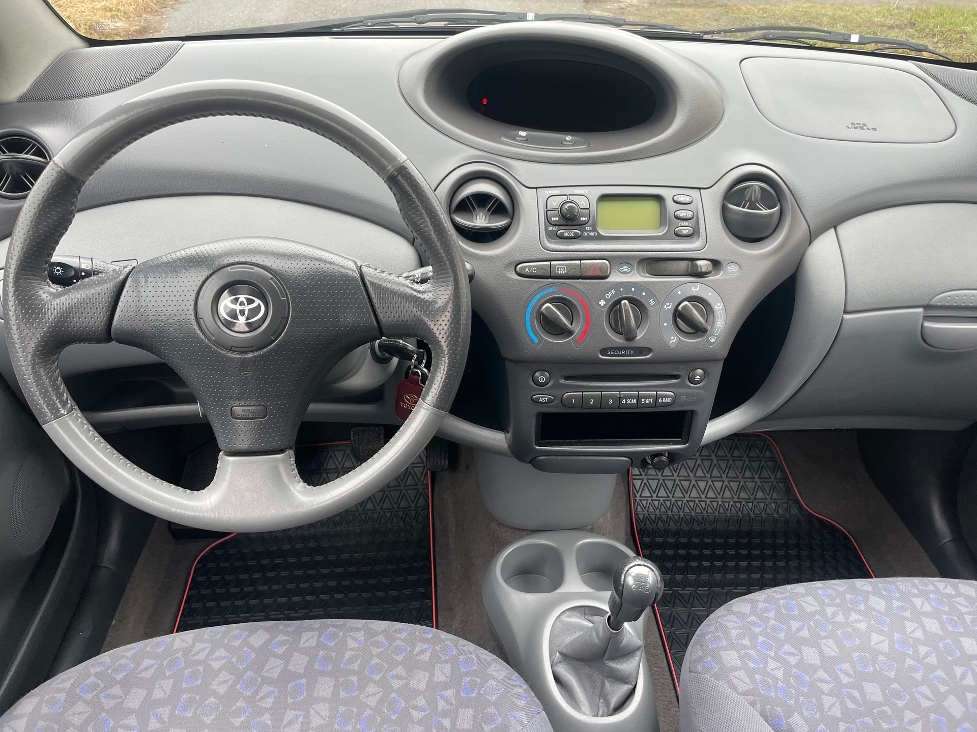 TOYOTA Yaris 1.4 D-4D Linea Luna-image-10