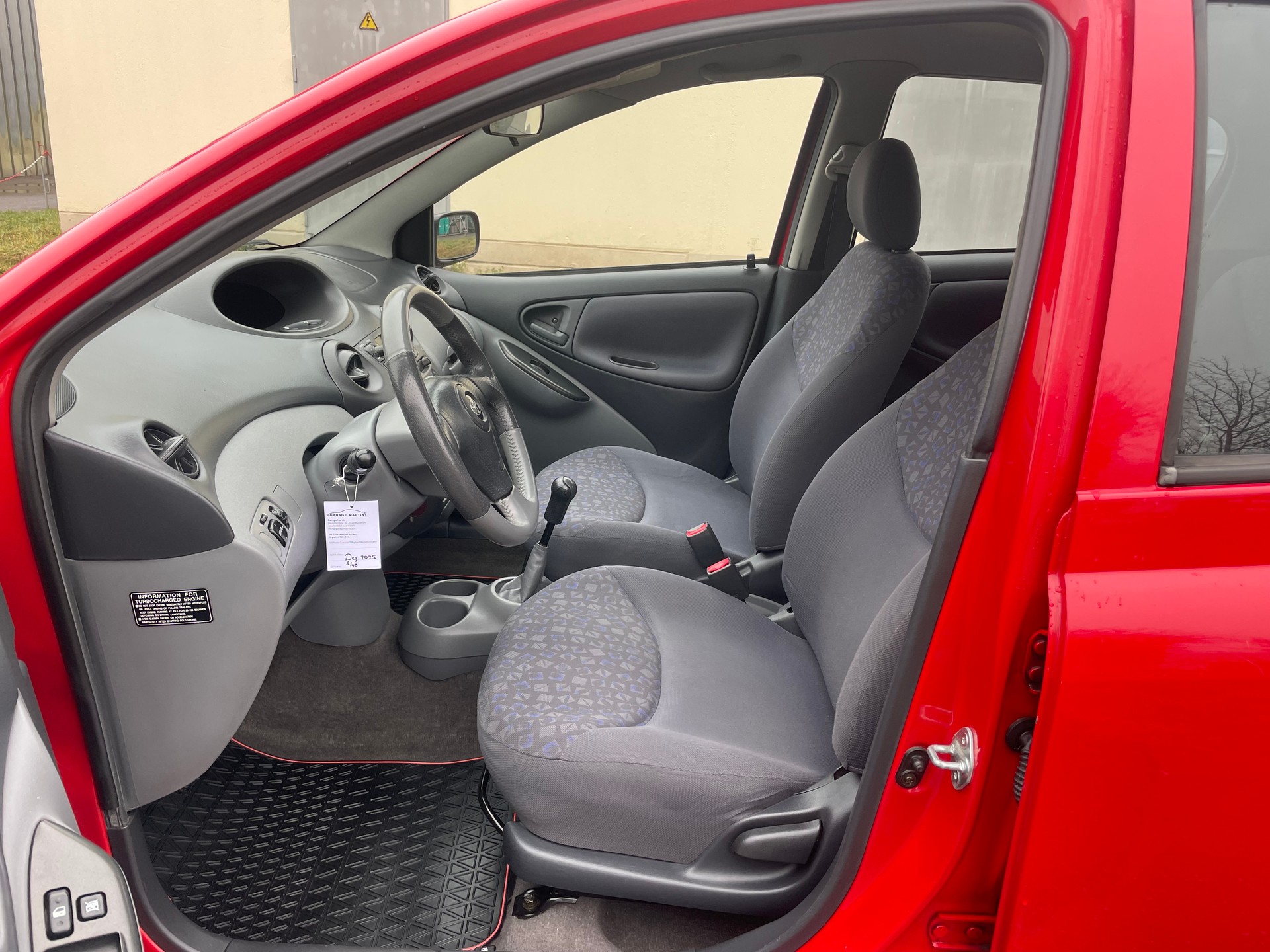 TOYOTA Yaris 1.4 D-4D Linea Luna-image-6