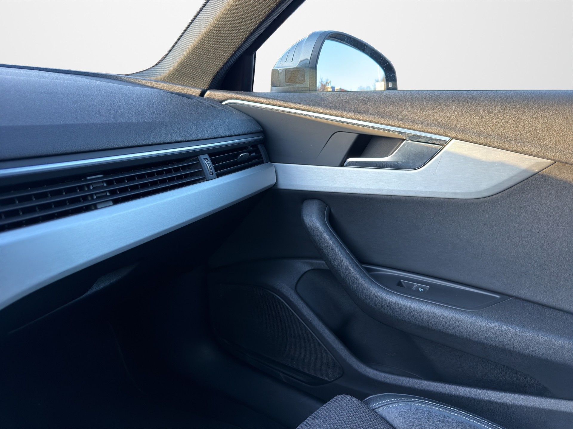 AUDI A4 Avant 35 TDI Sport S-tronic-image-15