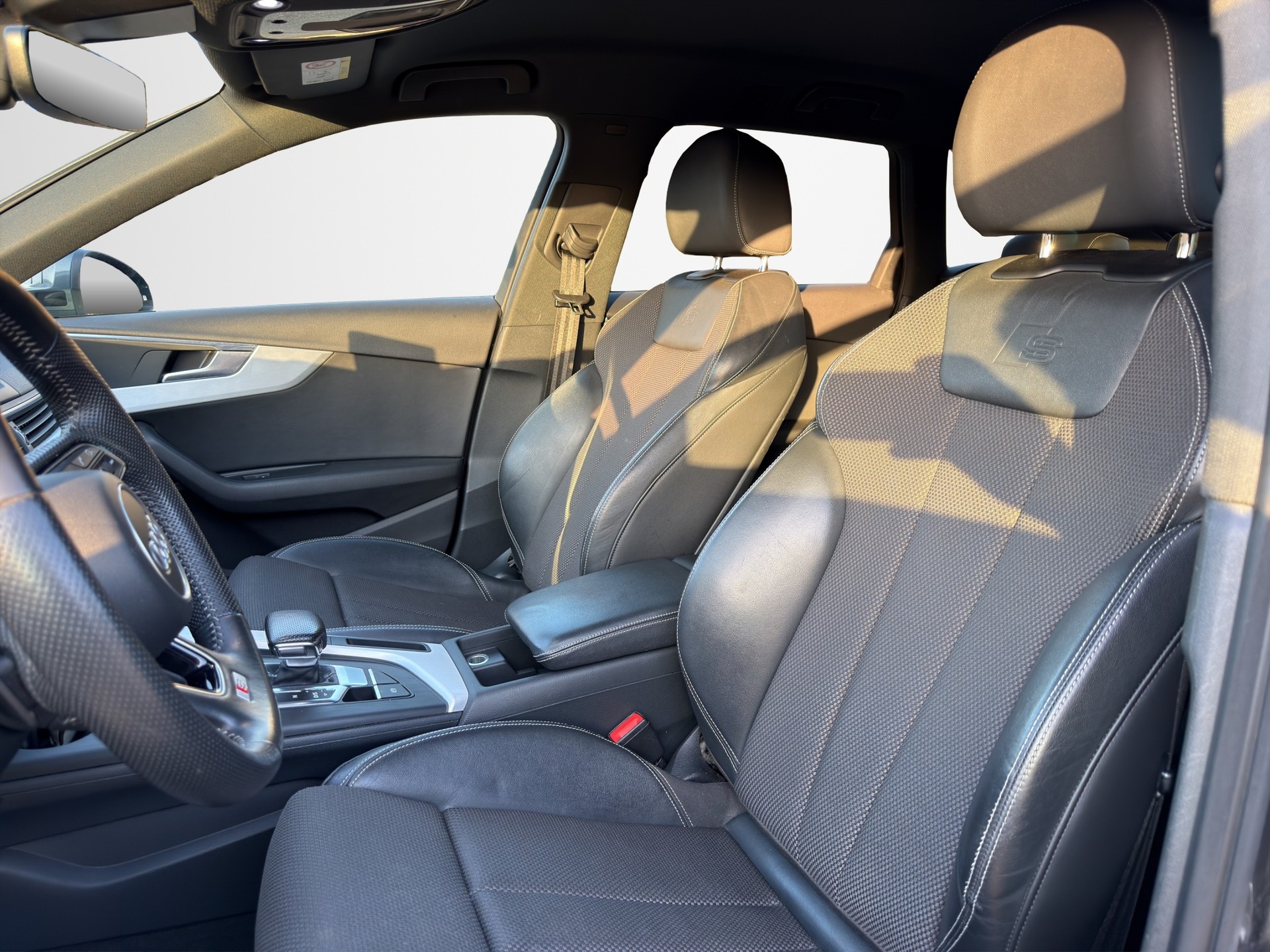 AUDI A4 Avant 35 TDI Sport S-tronic-image-8
