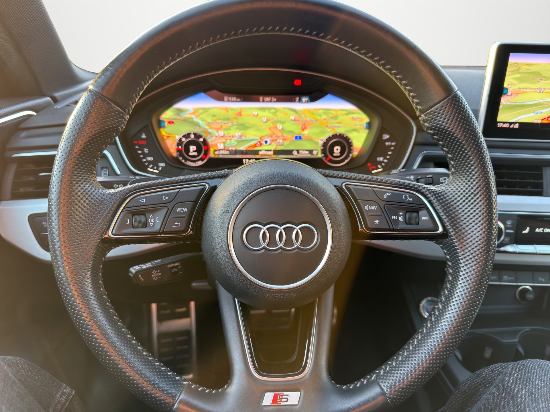 AUDI A4 Avant 35 TDI Sport S-tronic-image-13