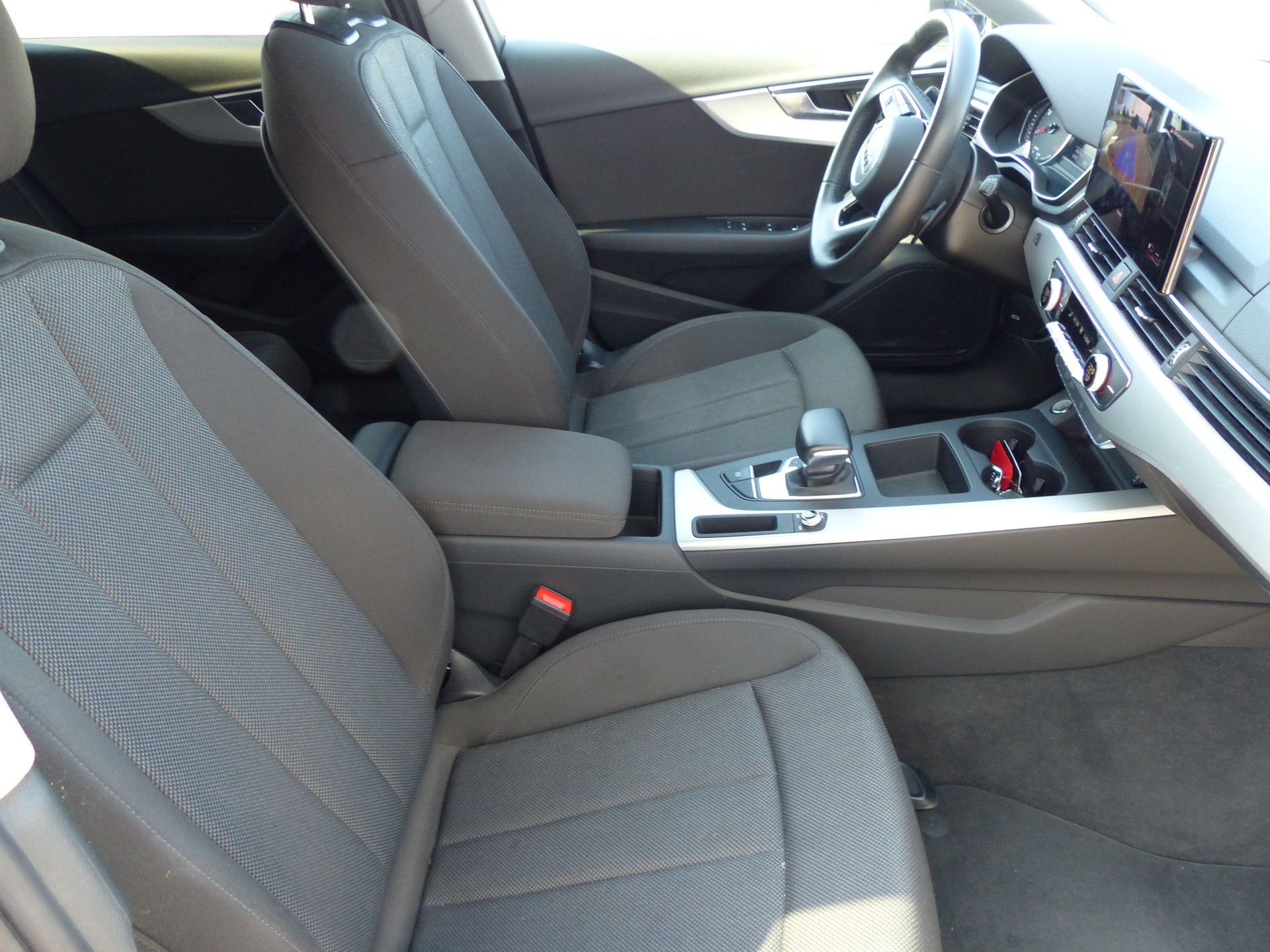 AUDI A4 Avant 35 TDI S-tronic-image-22