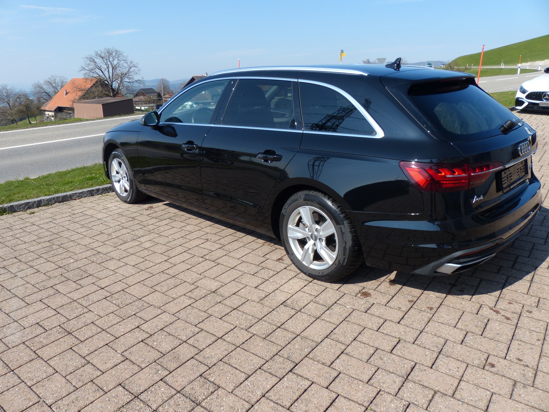 AUDI A4 Avant 35 TDI S-tronic-image-11