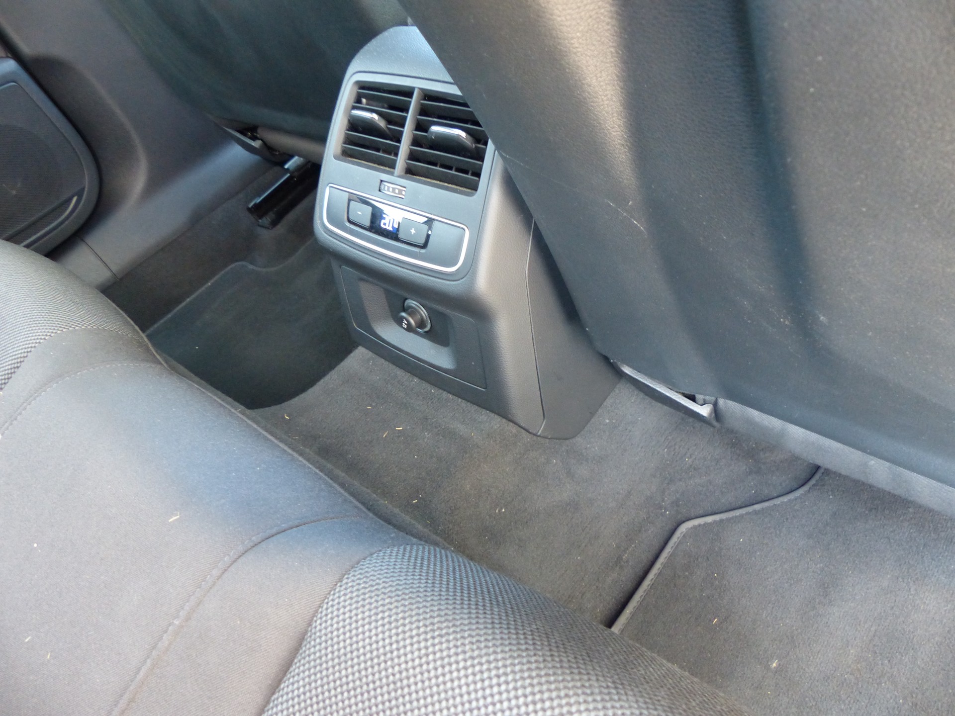 AUDI A4 Avant 35 TDI S-tronic-image-23