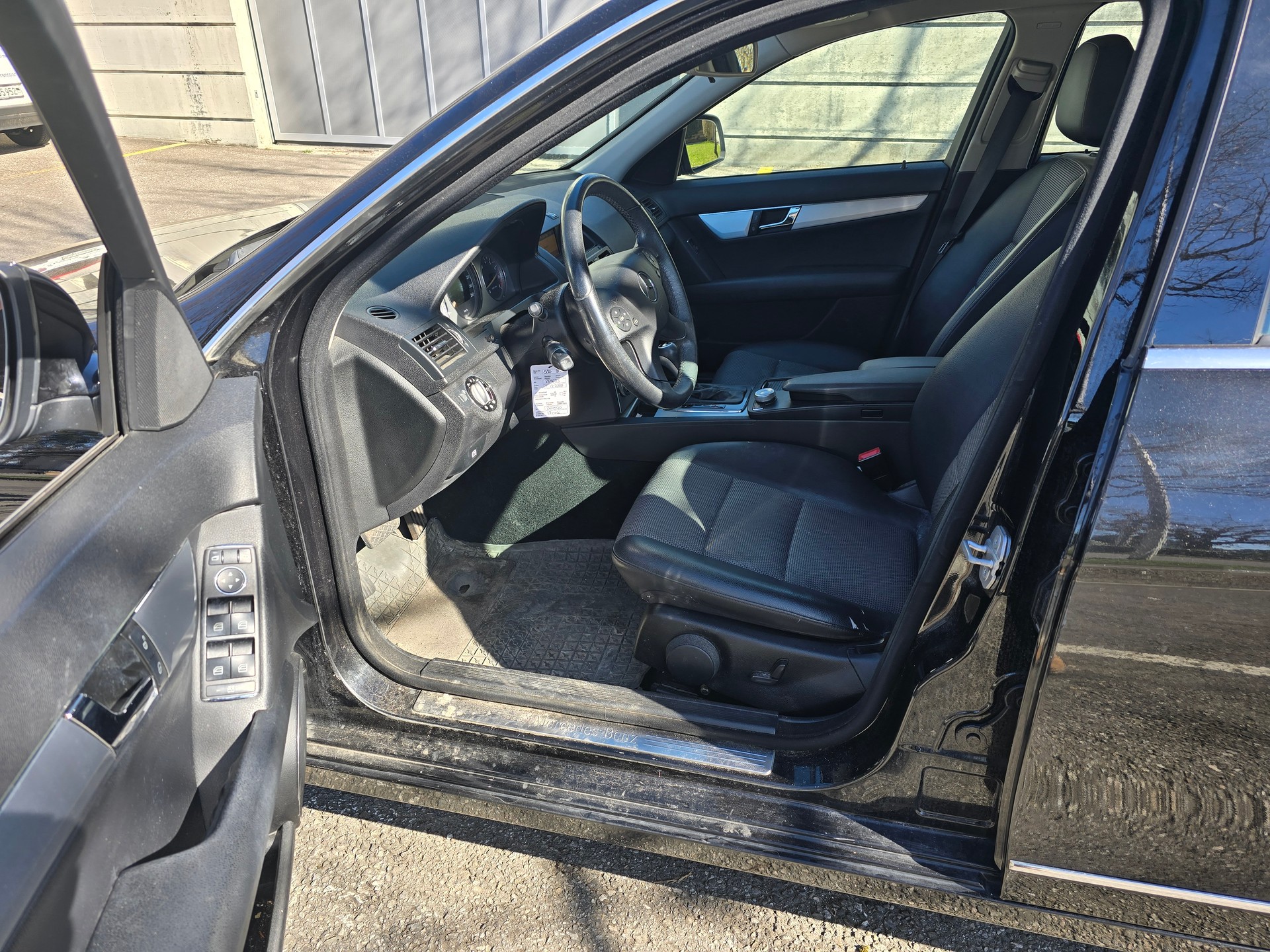 MERCEDES-BENZ C 230 Avantgarde-image-10