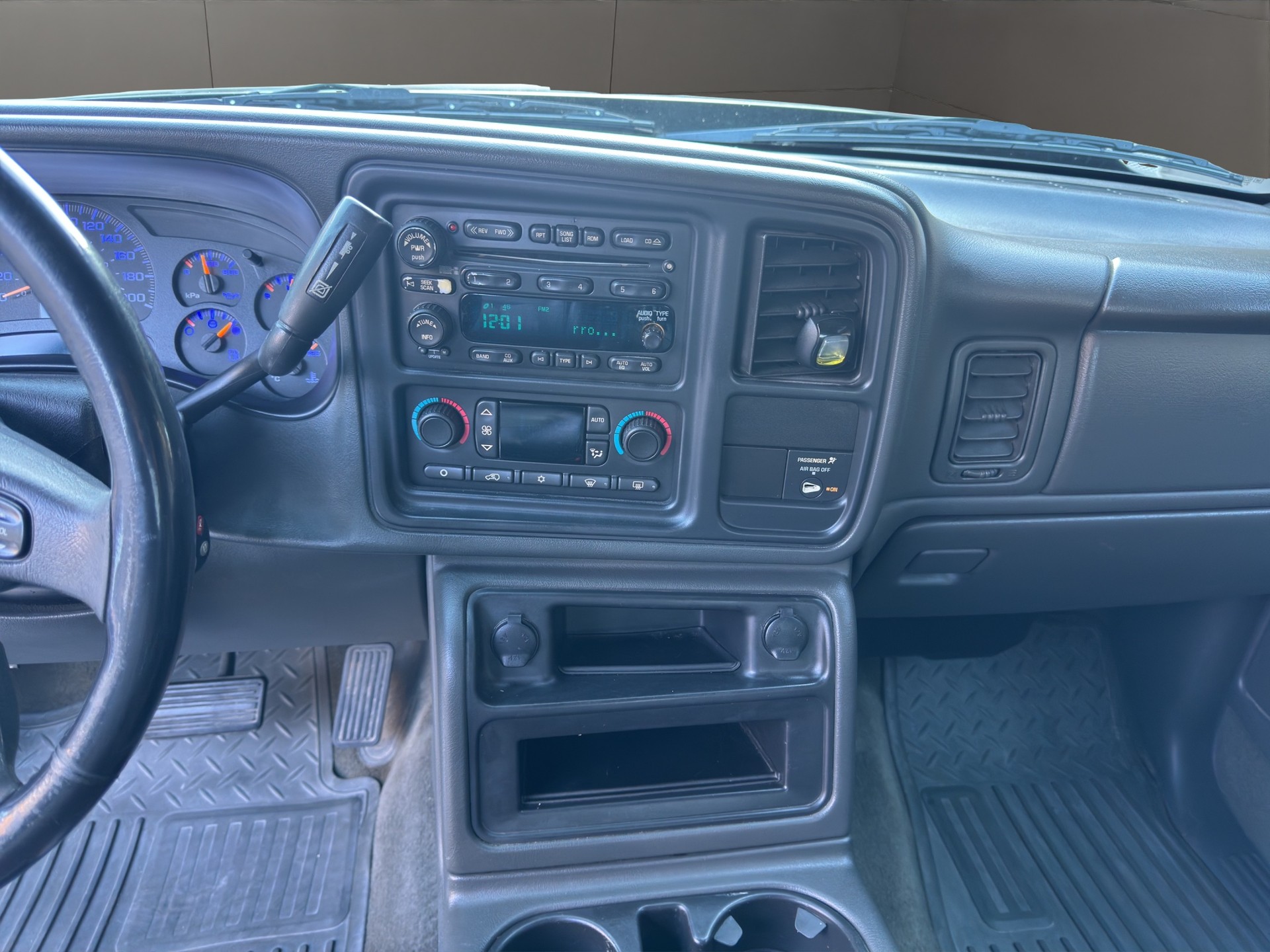 CHEVROLET SILVERADO LT-image-14