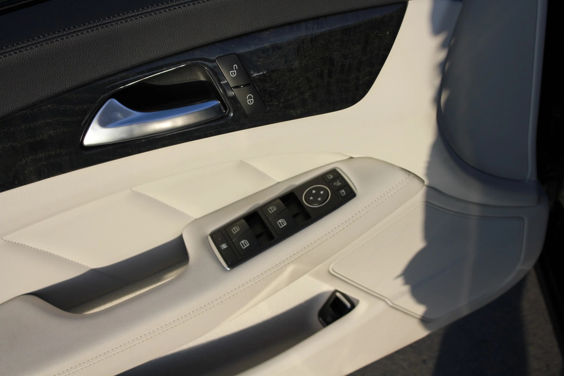 MERCEDES-BENZ CLS Shooting Brake 250 BlueTEC 4Matic 7G-Tronic-image-12