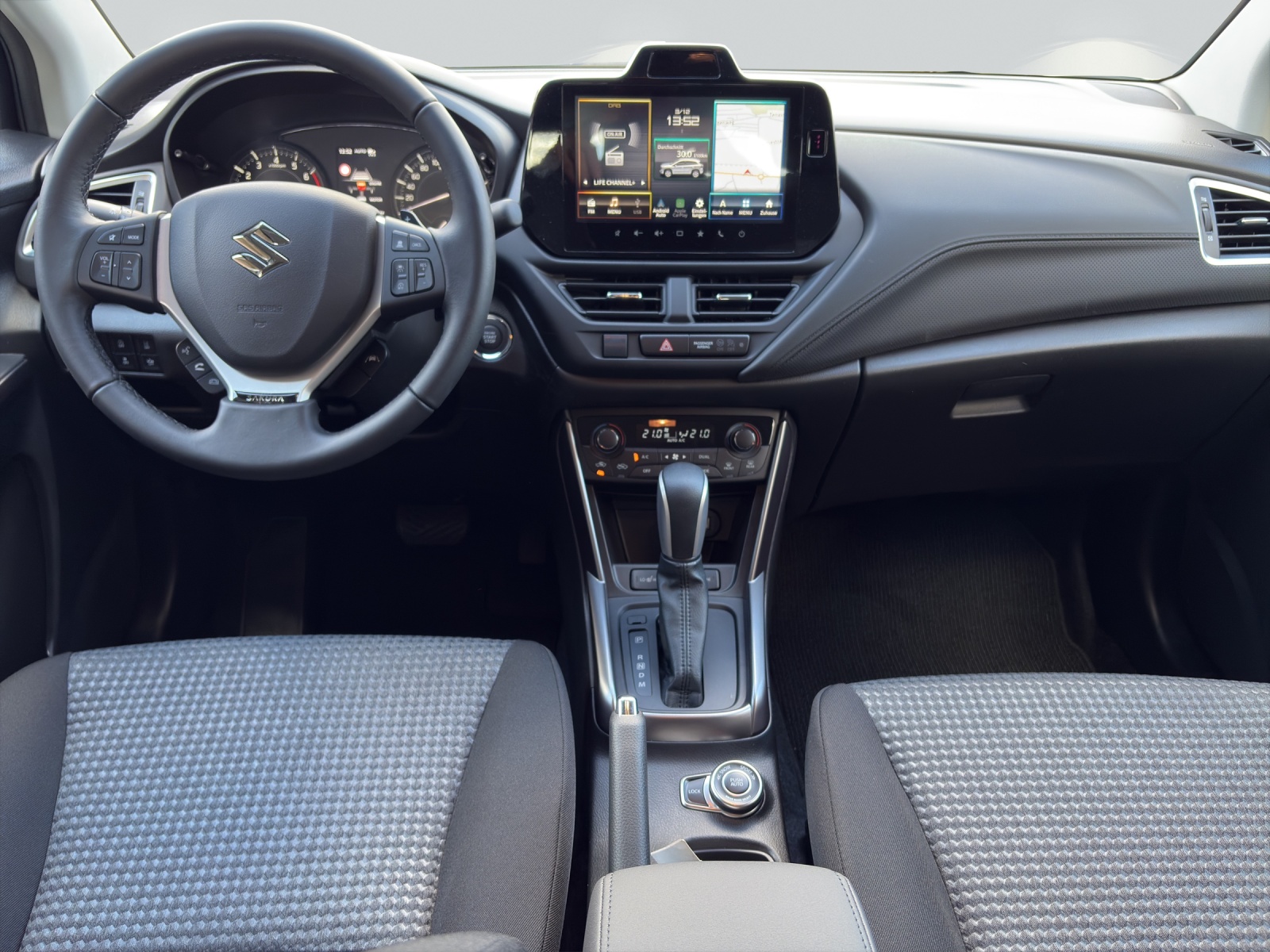 SUZUKI S-Cross 1.4 T Sakura Hybrid 4x4-image-13