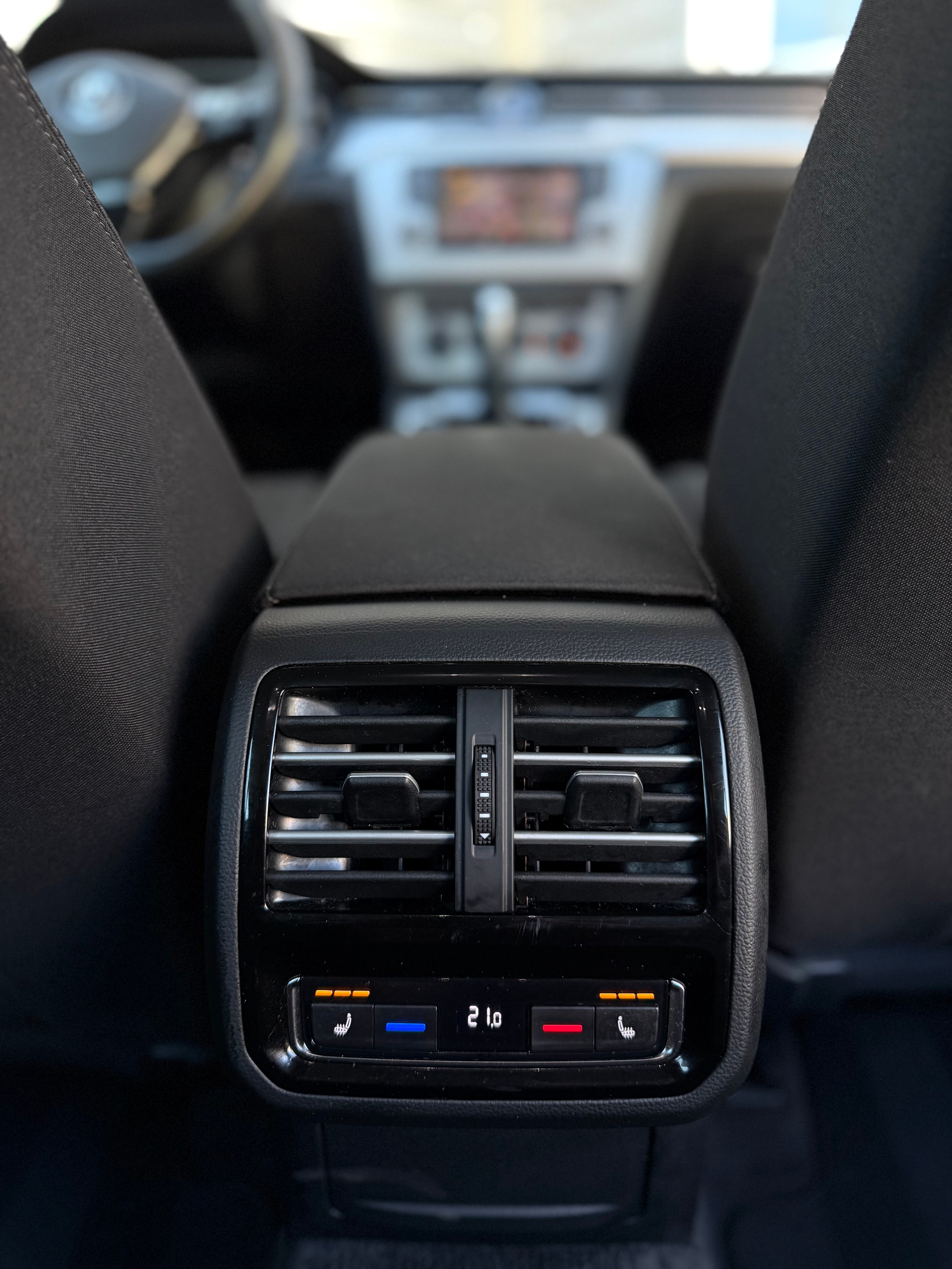 VW Passat Variant 2.0 TDI SCR BMT Highline DSG-image-12