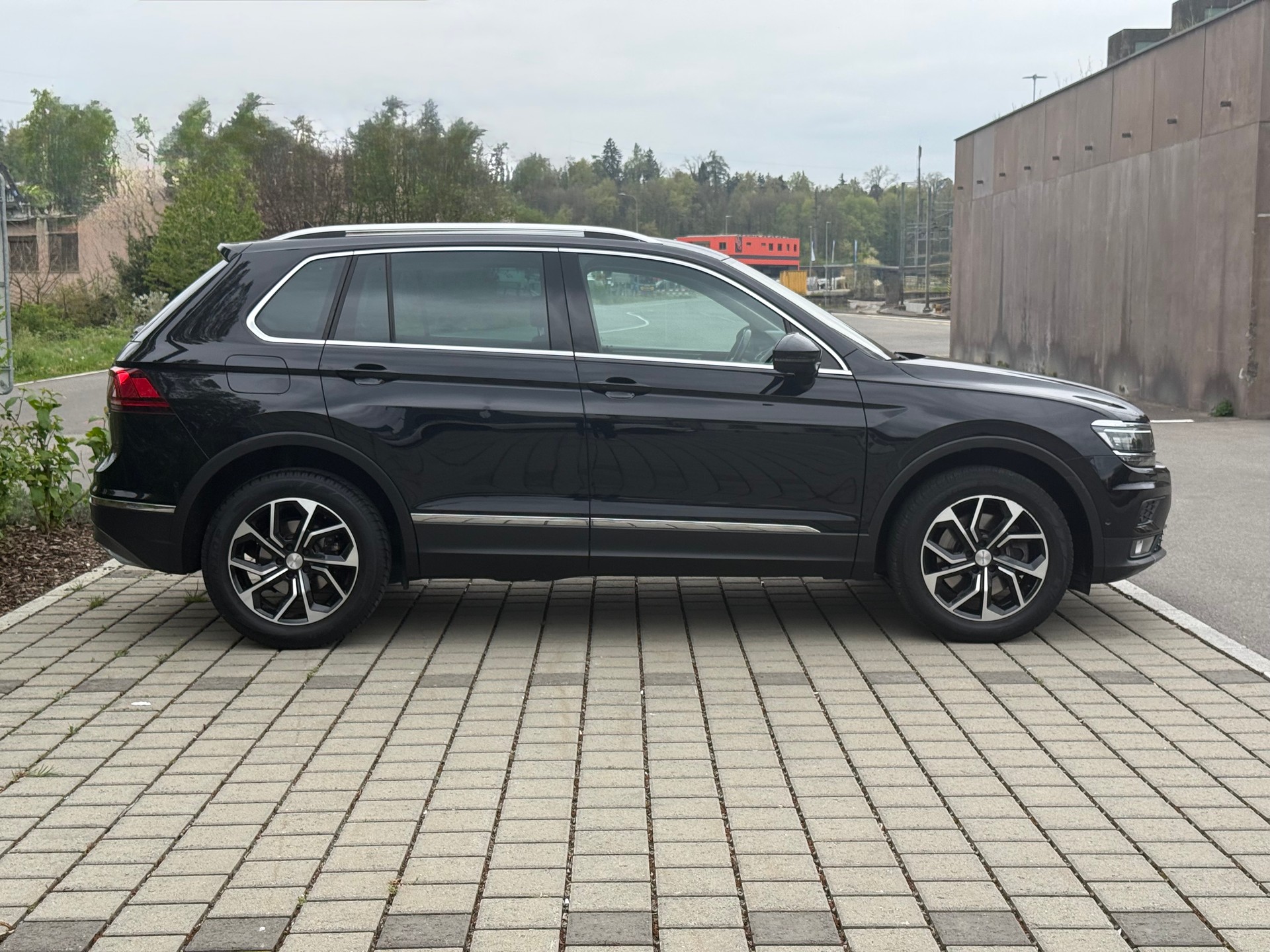 VW Tiguan 2.0TSI Highline 4Motion DSG-showroom-element-3
