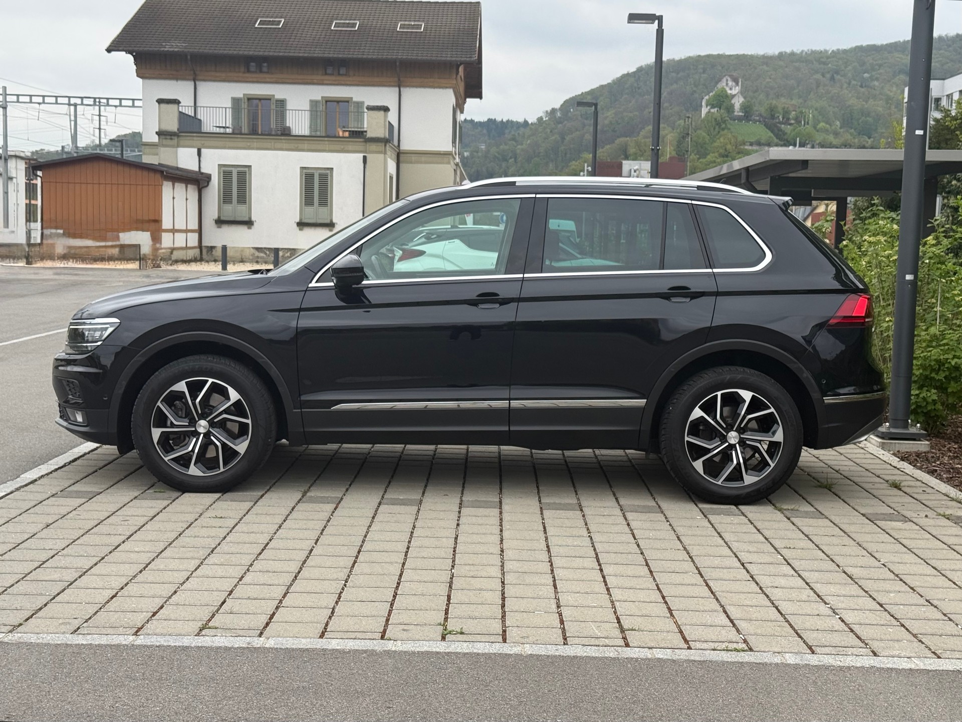 VW Tiguan 2.0TSI Highline 4Motion DSG-showroom-element-1